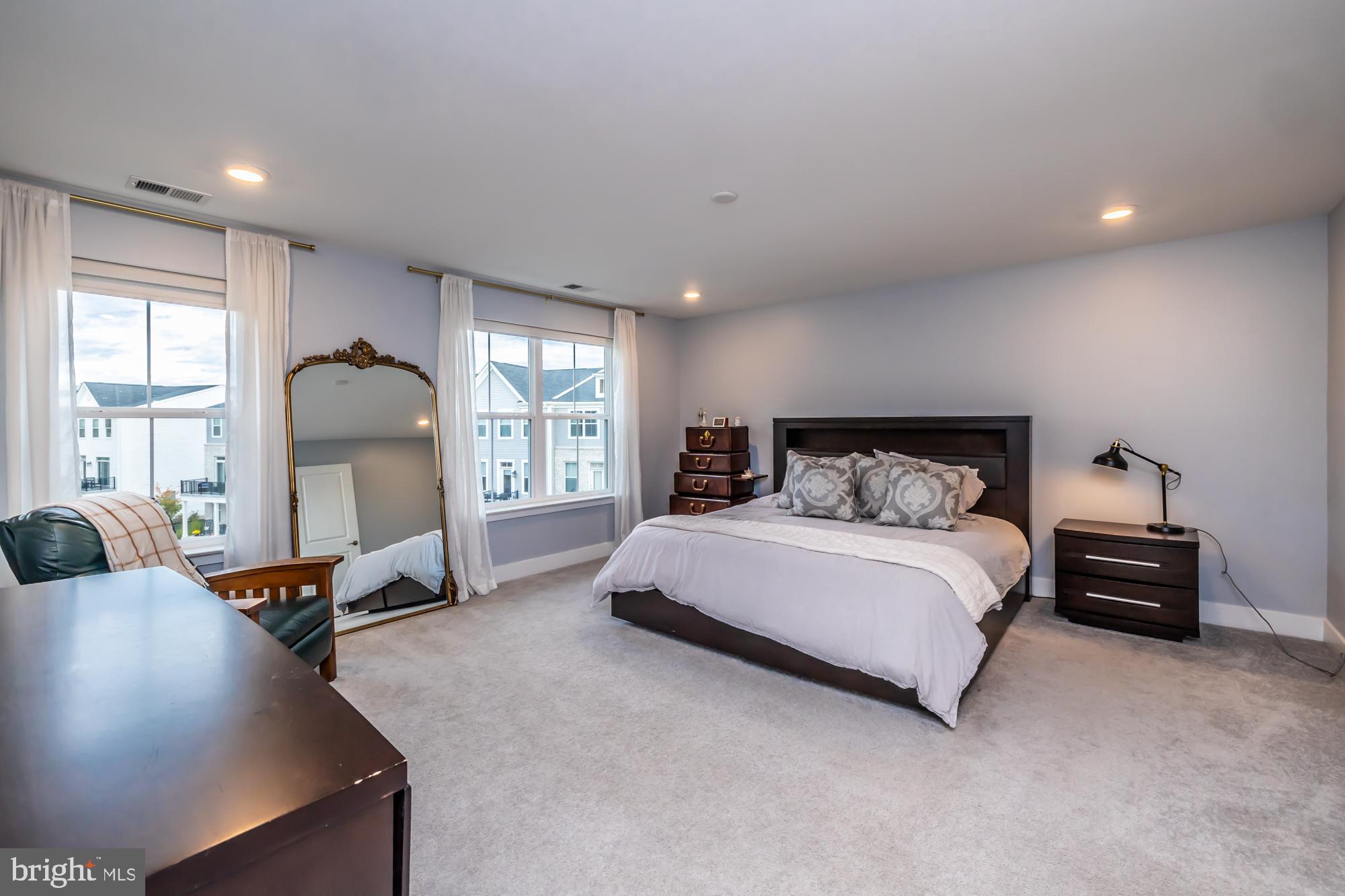 STEELPOINTE - Residential