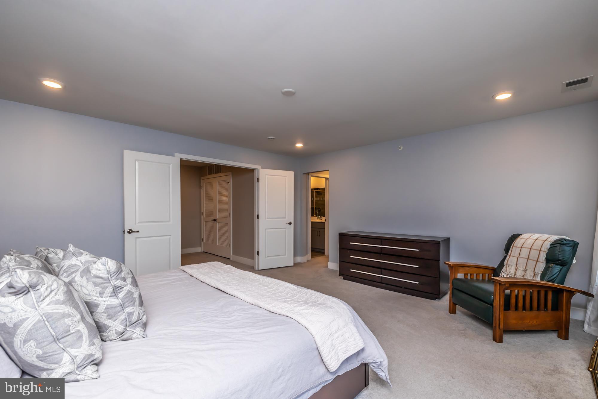 STEELPOINTE - Residential