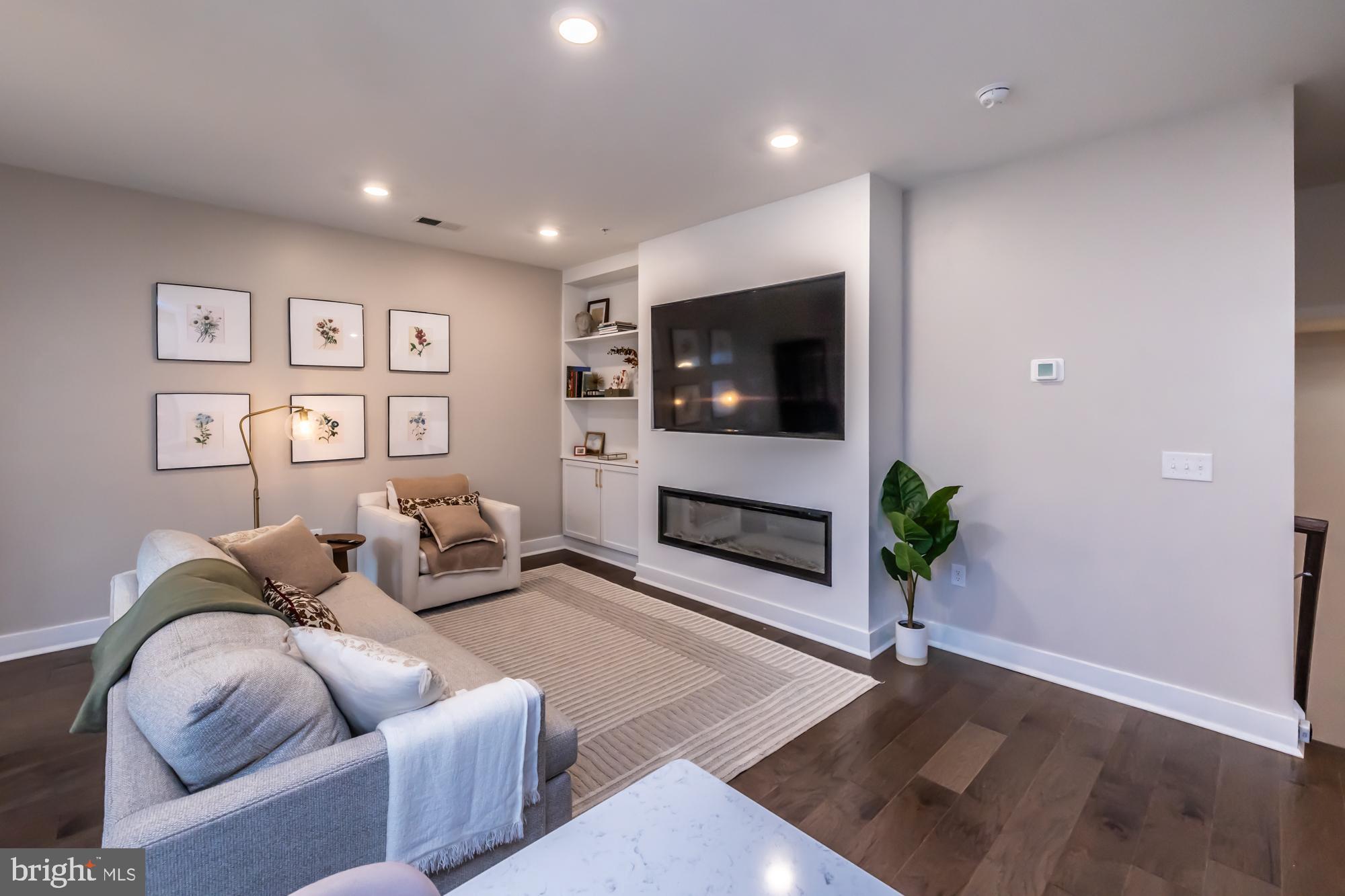 958 SKYLAR COURT