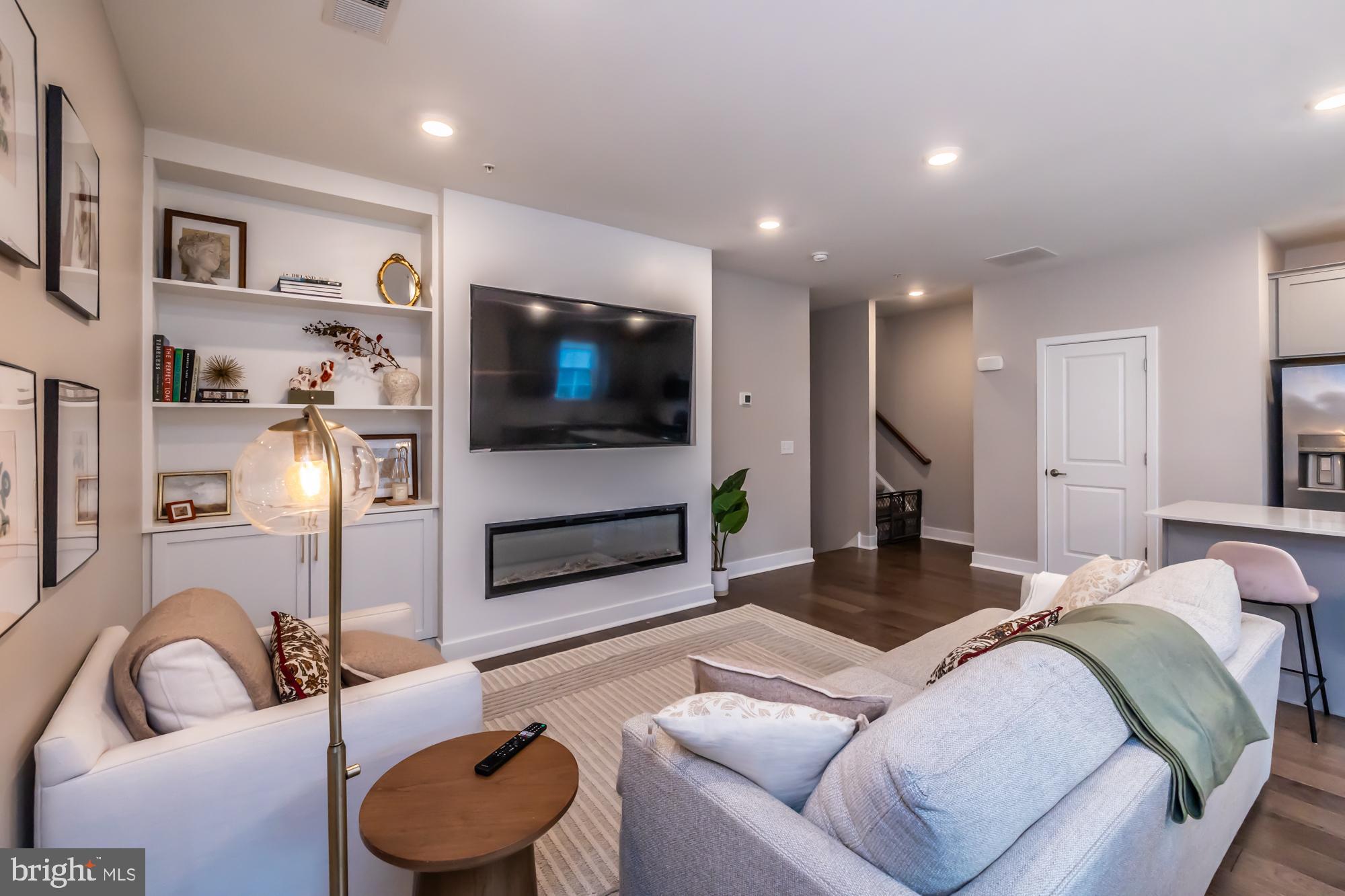 STEELPOINTE - Residential