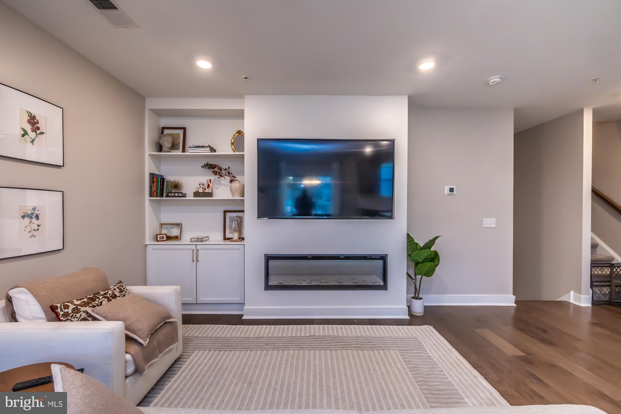 STEELPOINTE - Residential