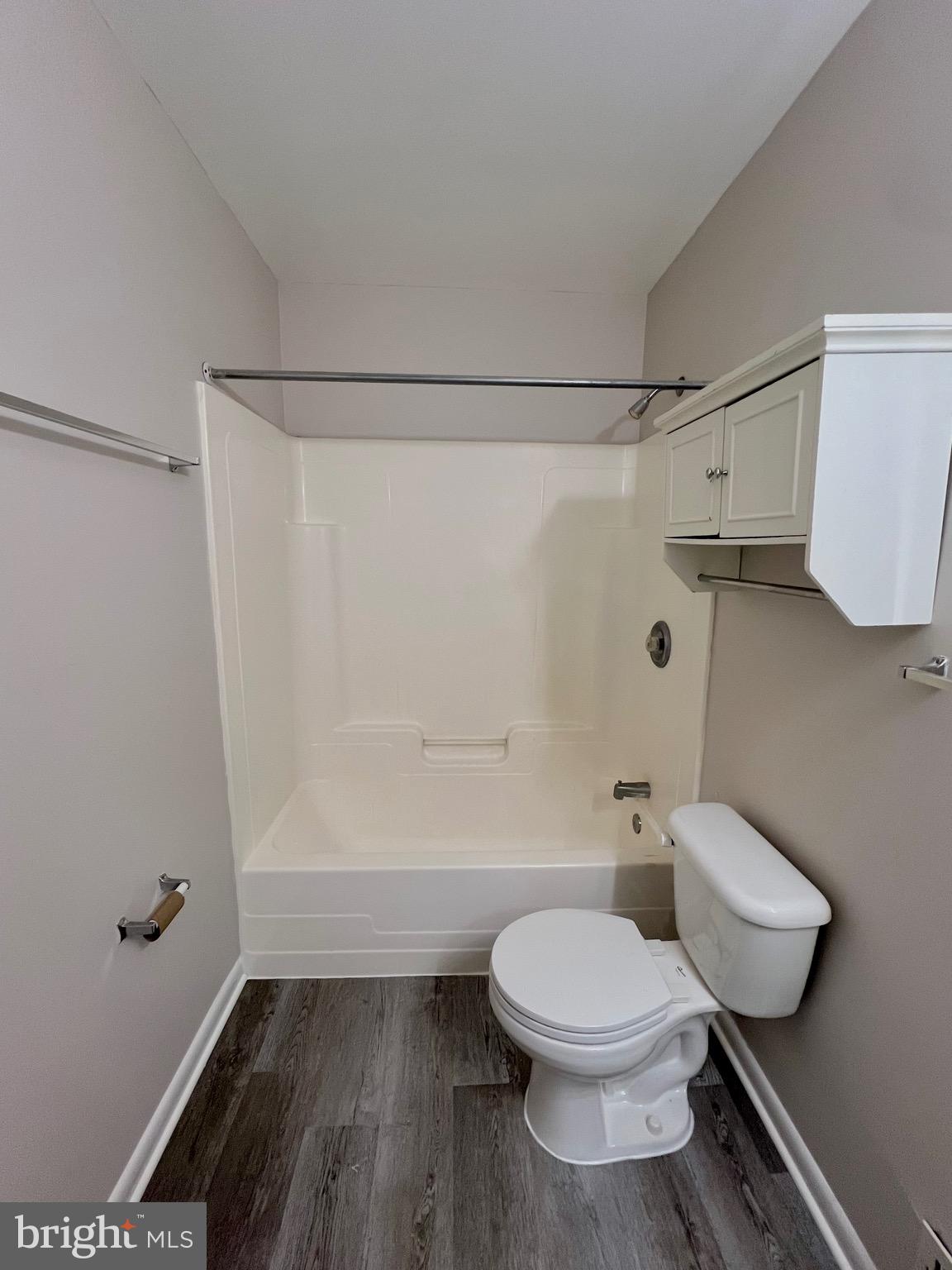 PINEWOOD PARK - Residential Lease