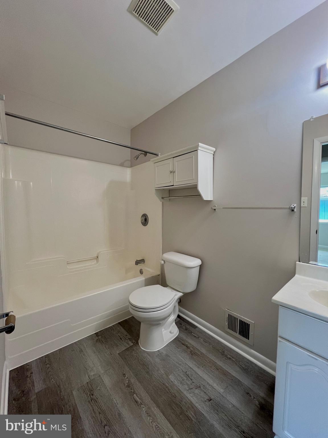 PINEWOOD PARK - Residential Lease