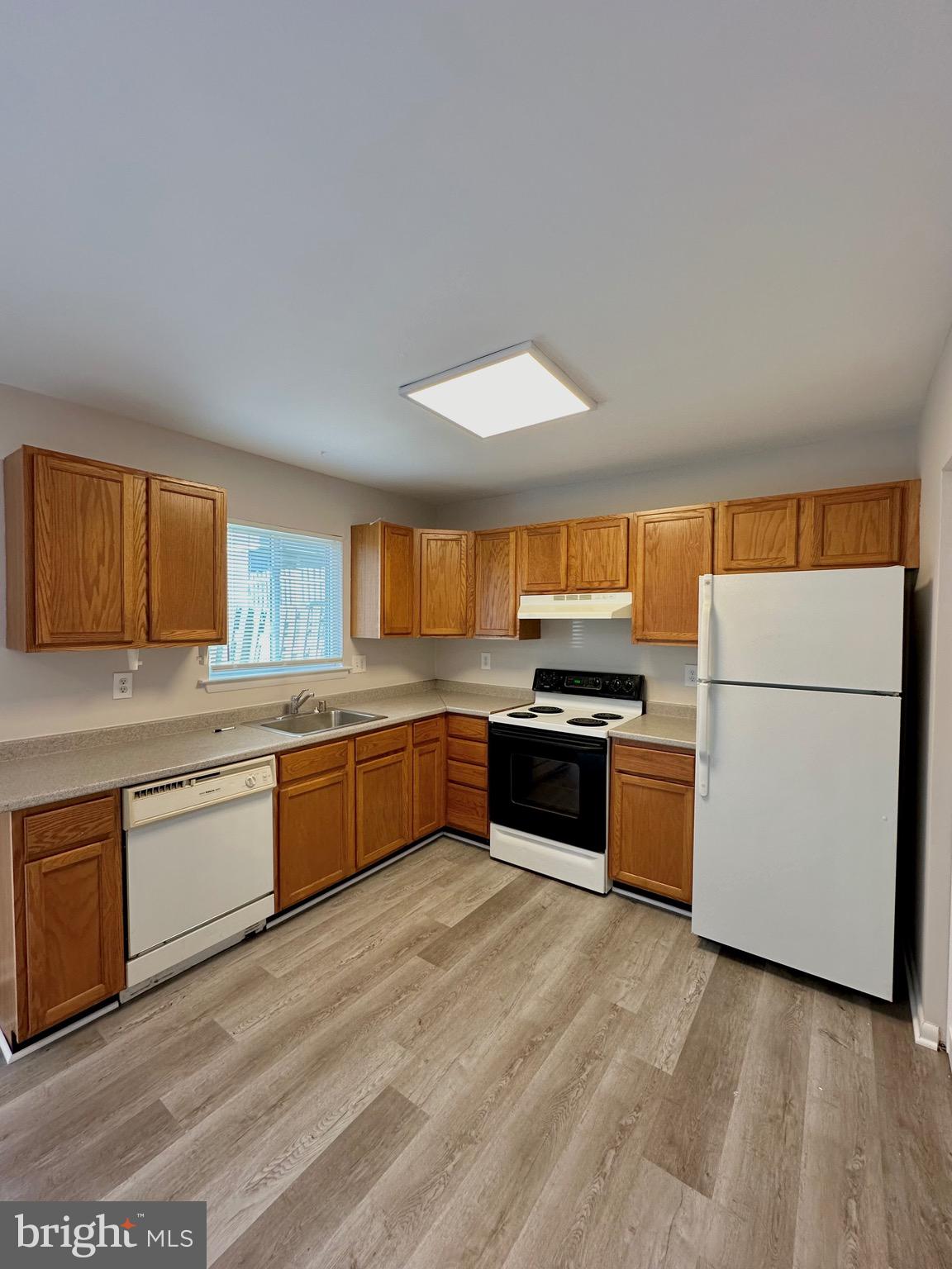 PINEWOOD PARK - Residential Lease