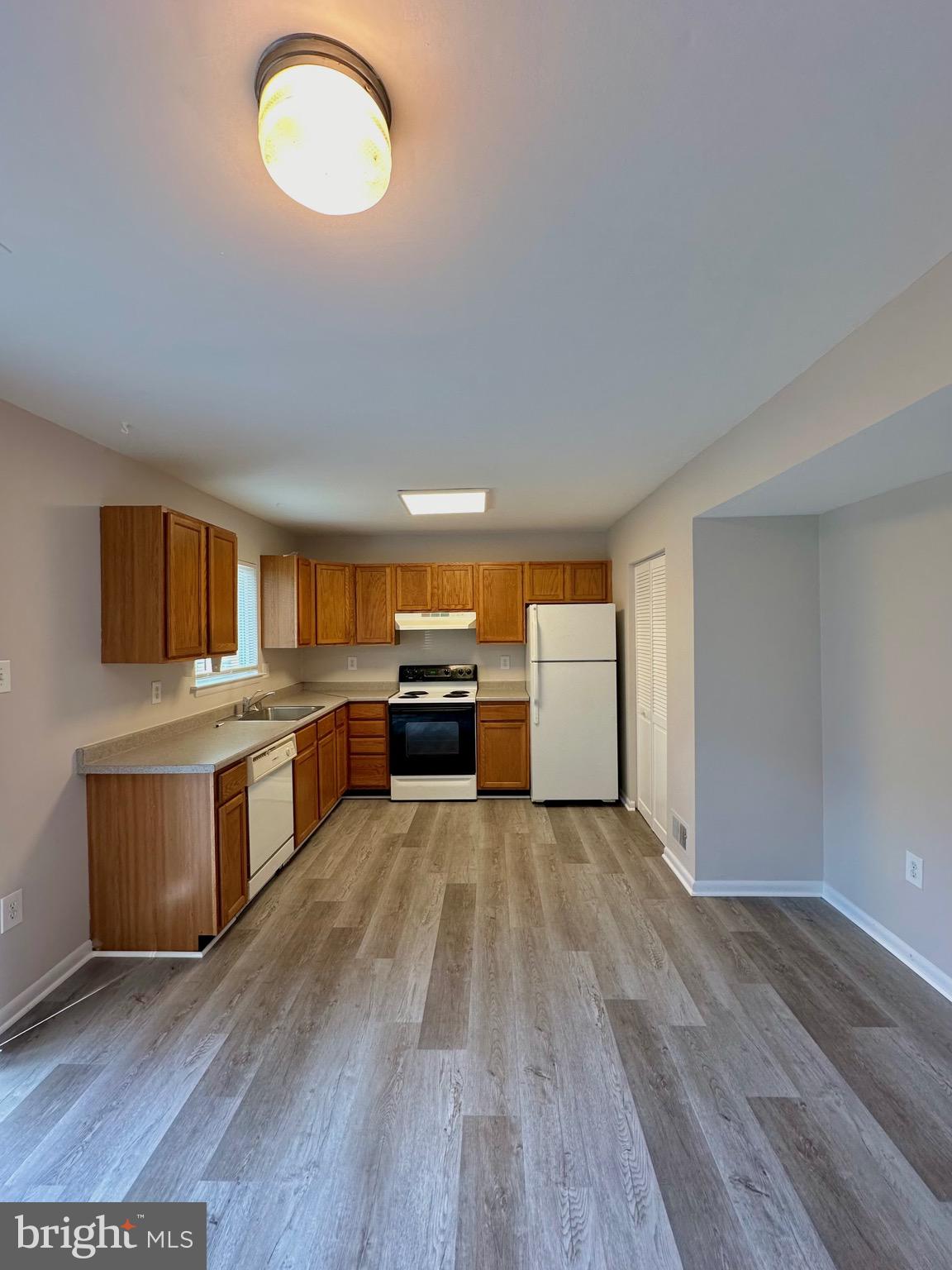 PINEWOOD PARK - Residential Lease