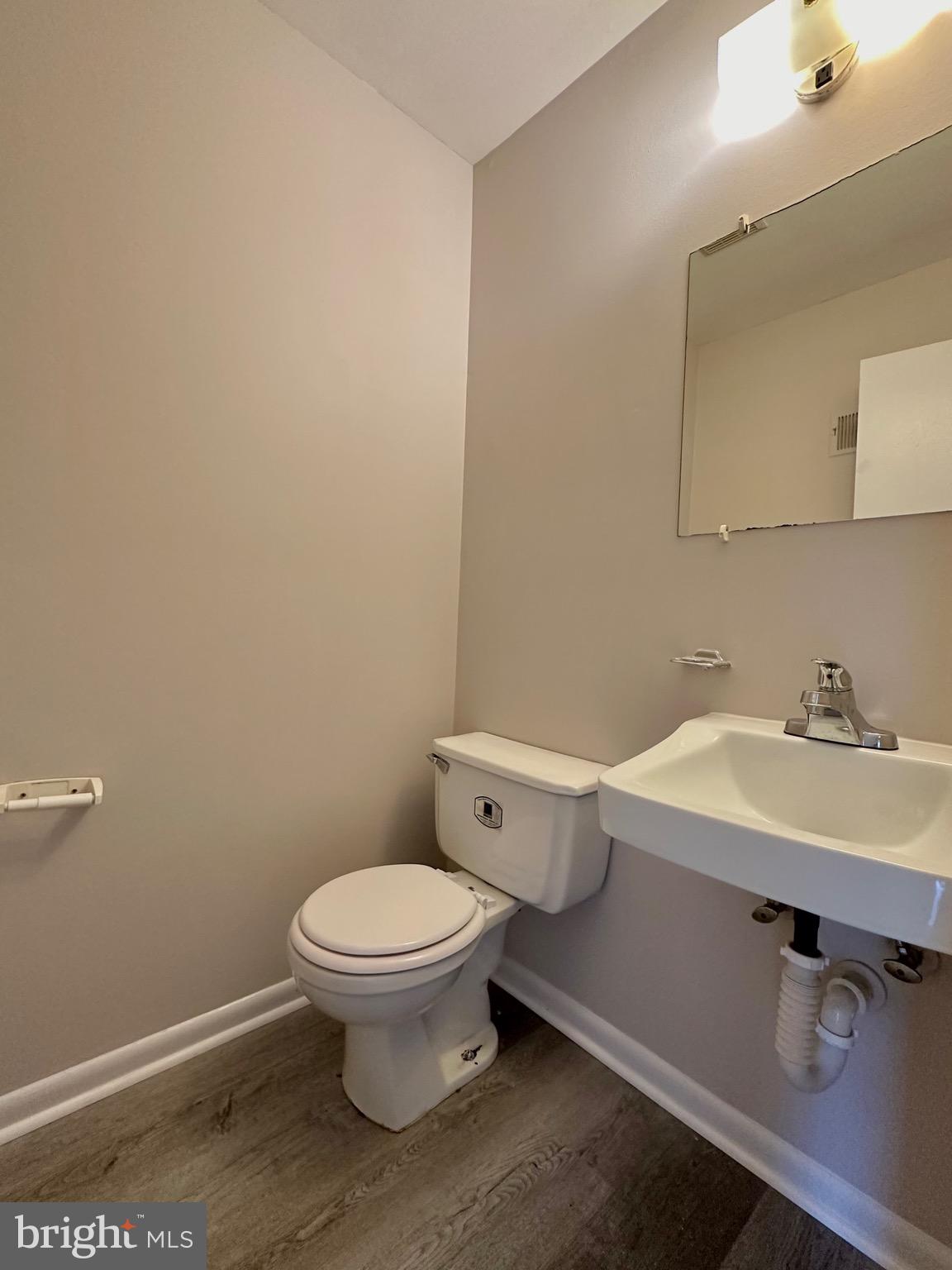 PINEWOOD PARK - Residential Lease