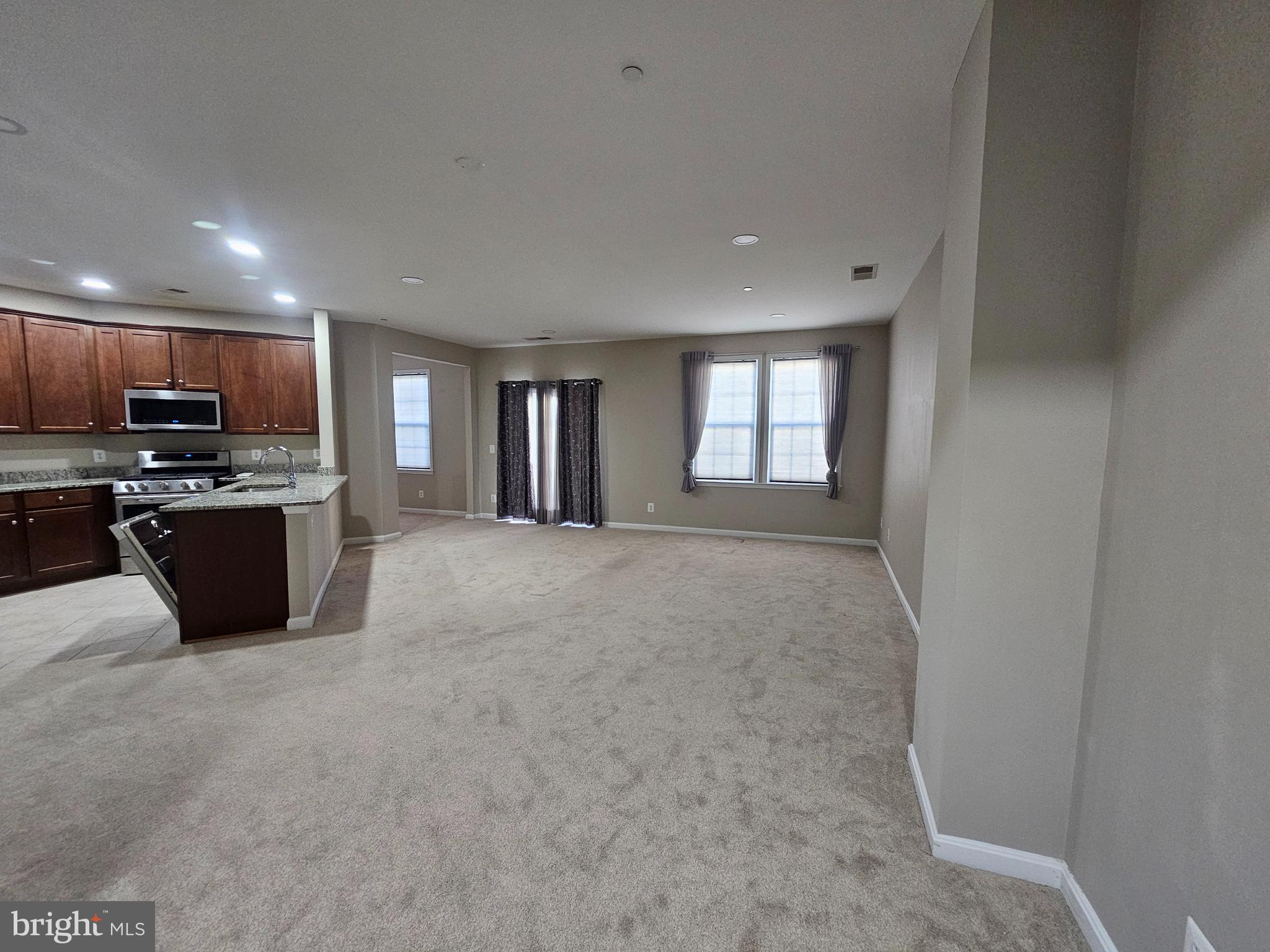 MERCER PARK CONDOMINIUM - Residential Lease