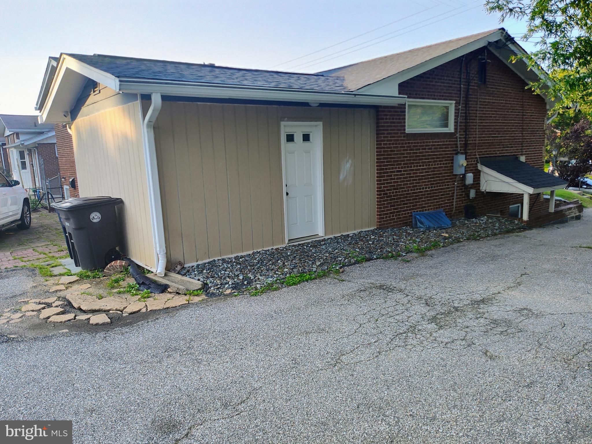 COLLEGE HEIGHTS TERRACE - Residential