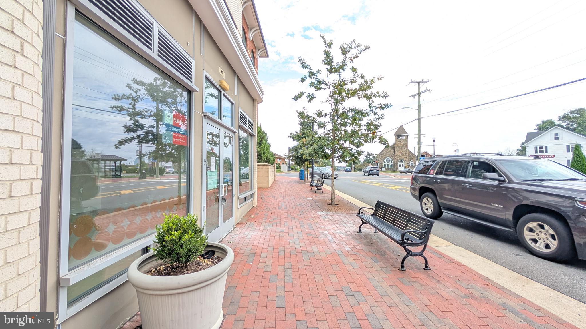 JUNCTION SQUARE - Commercial Sale