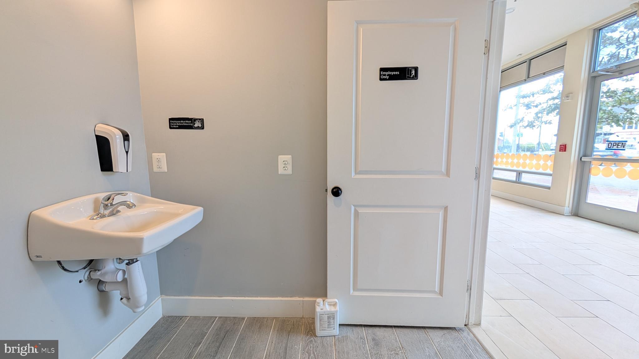 JUNCTION SQUARE - Commercial Sale