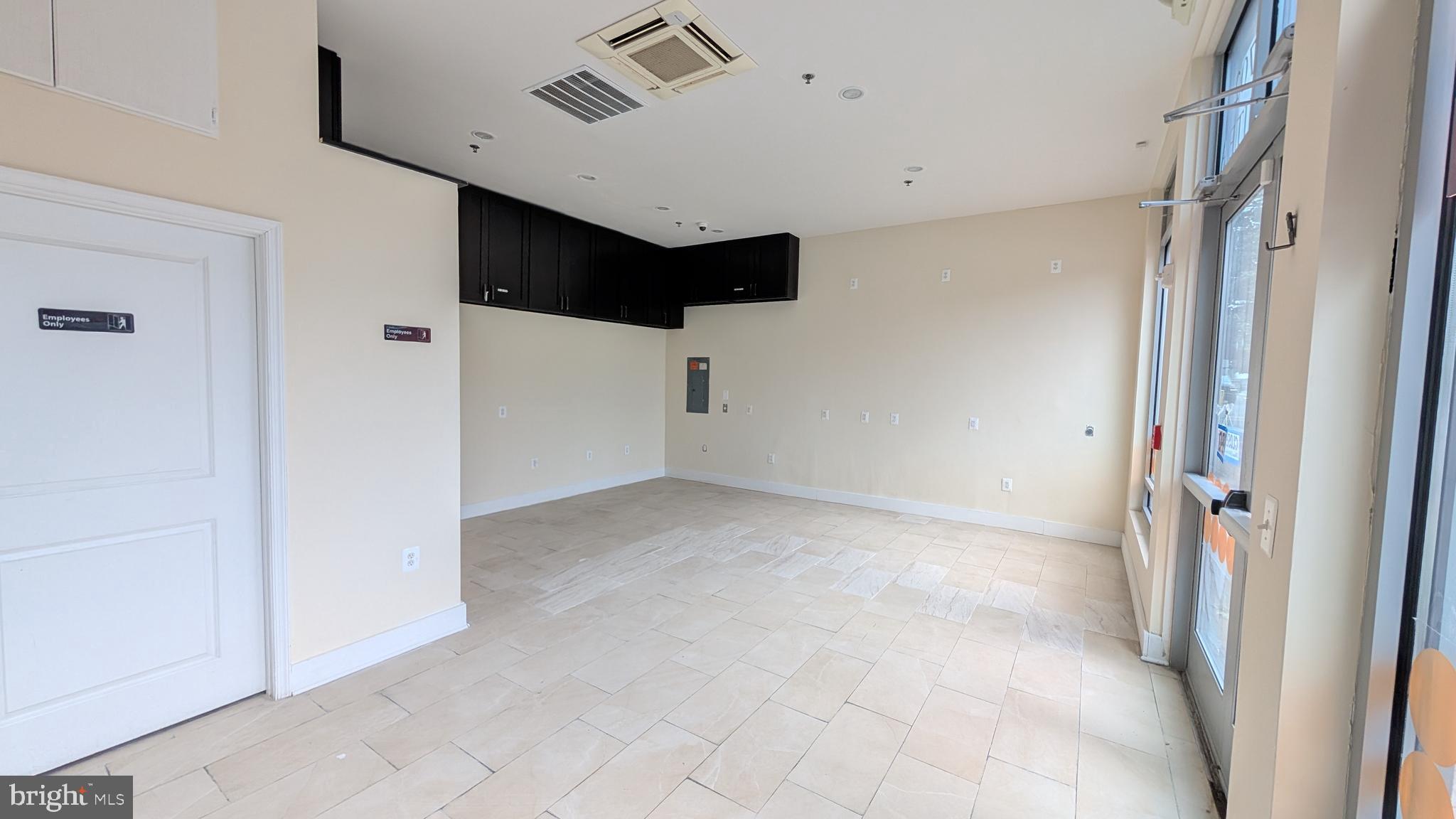 JUNCTION SQUARE - Commercial Sale