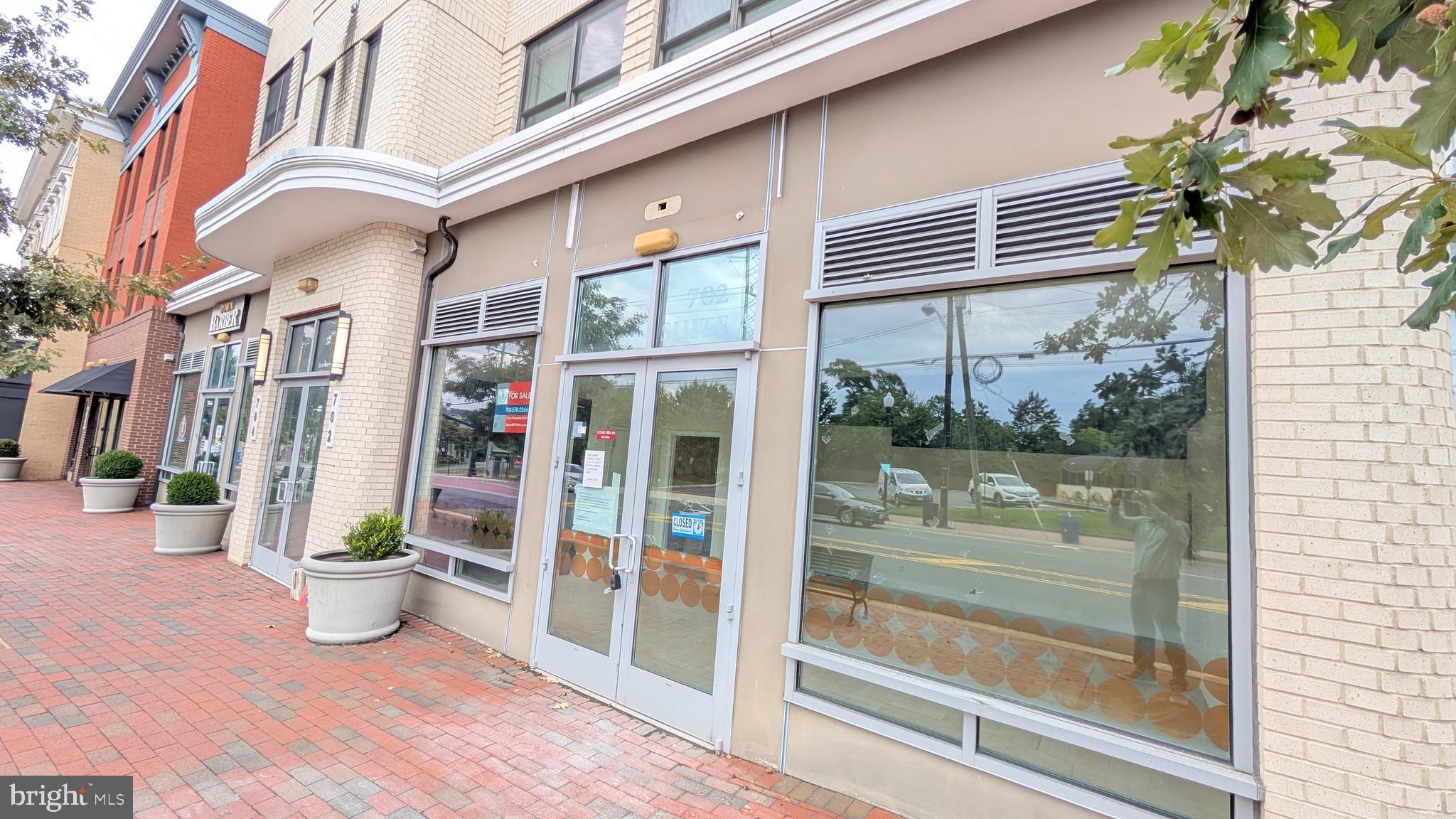 JUNCTION SQUARE - Commercial Sale