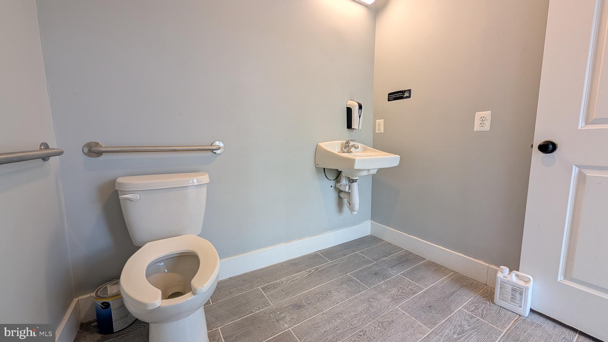 JUNCTION SQUARE - Commercial Sale