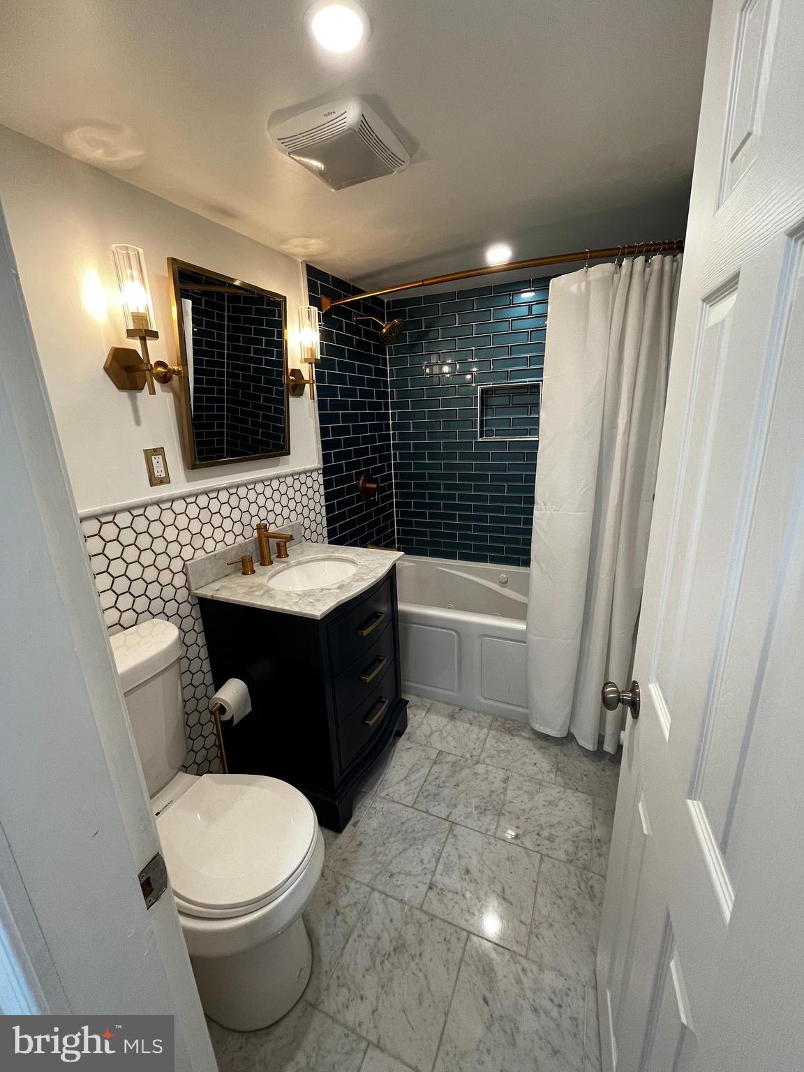 ARCADIA-BEVERLY HILLS HISTORIC DISTRICT - Residential Lease