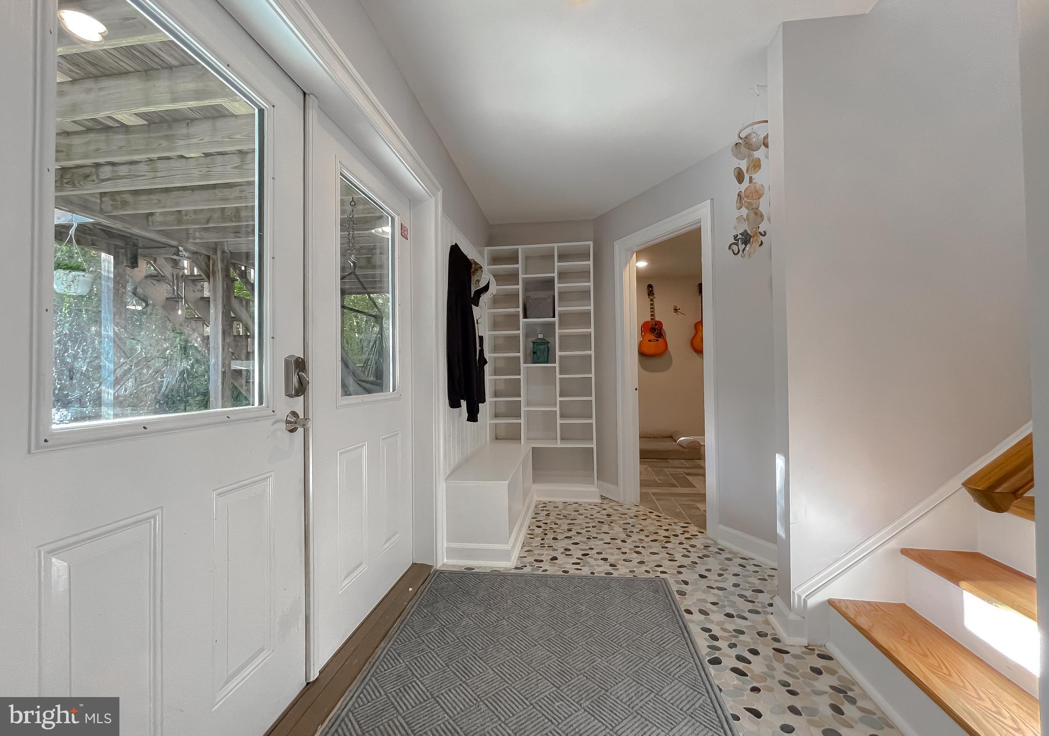 COVE LAKE - Residential