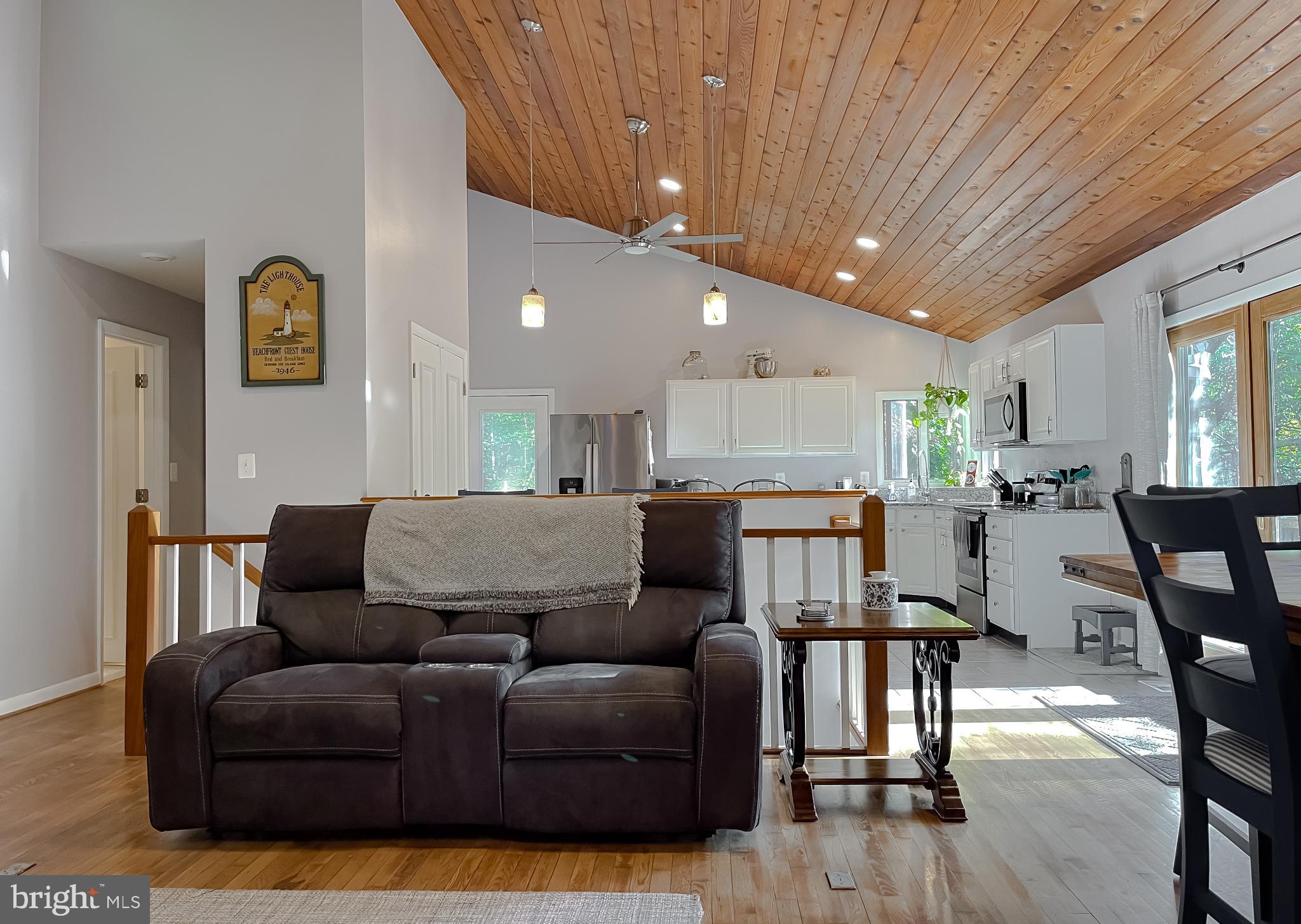 COVE LAKE - Residential