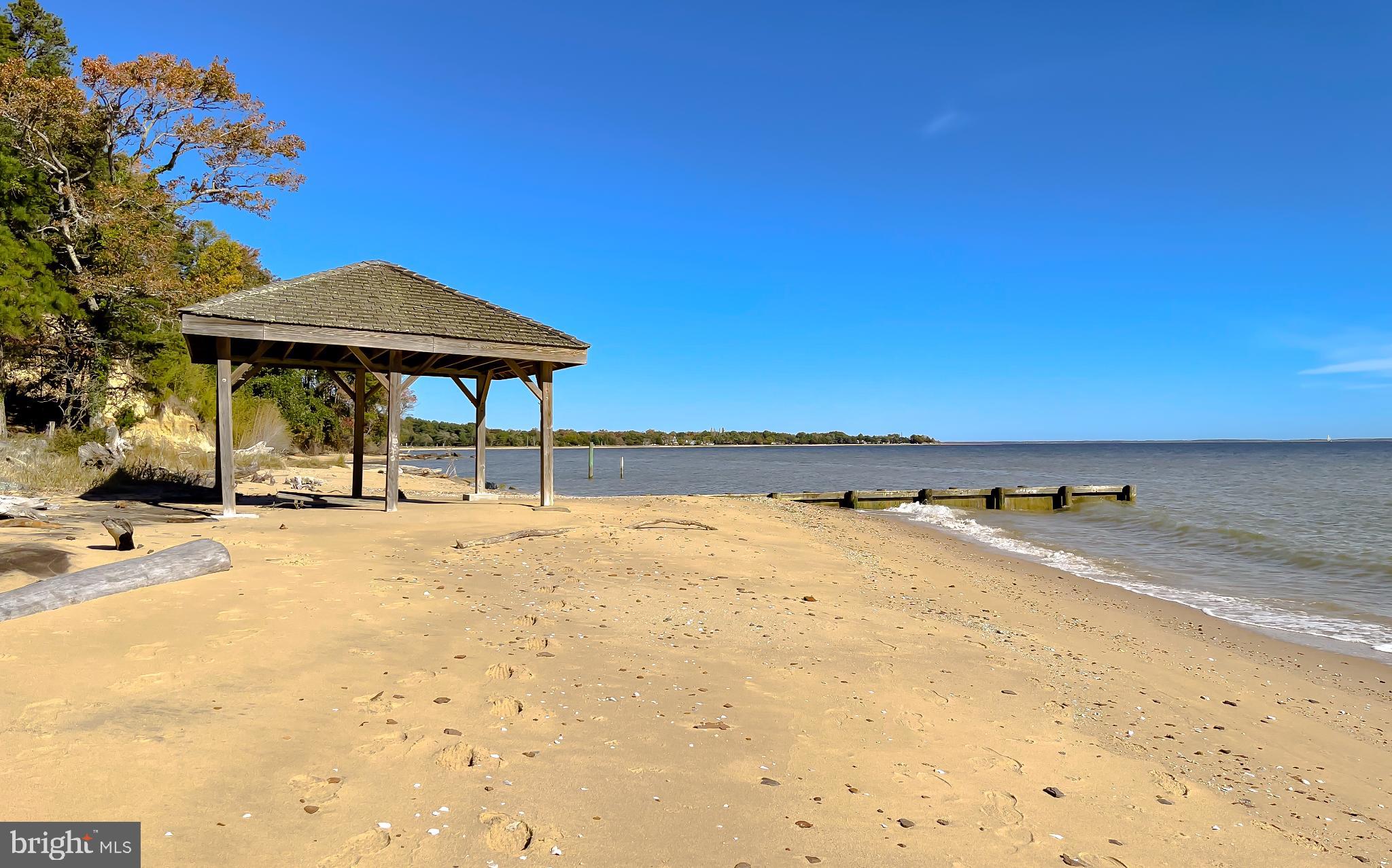 COVE LAKE - Residential