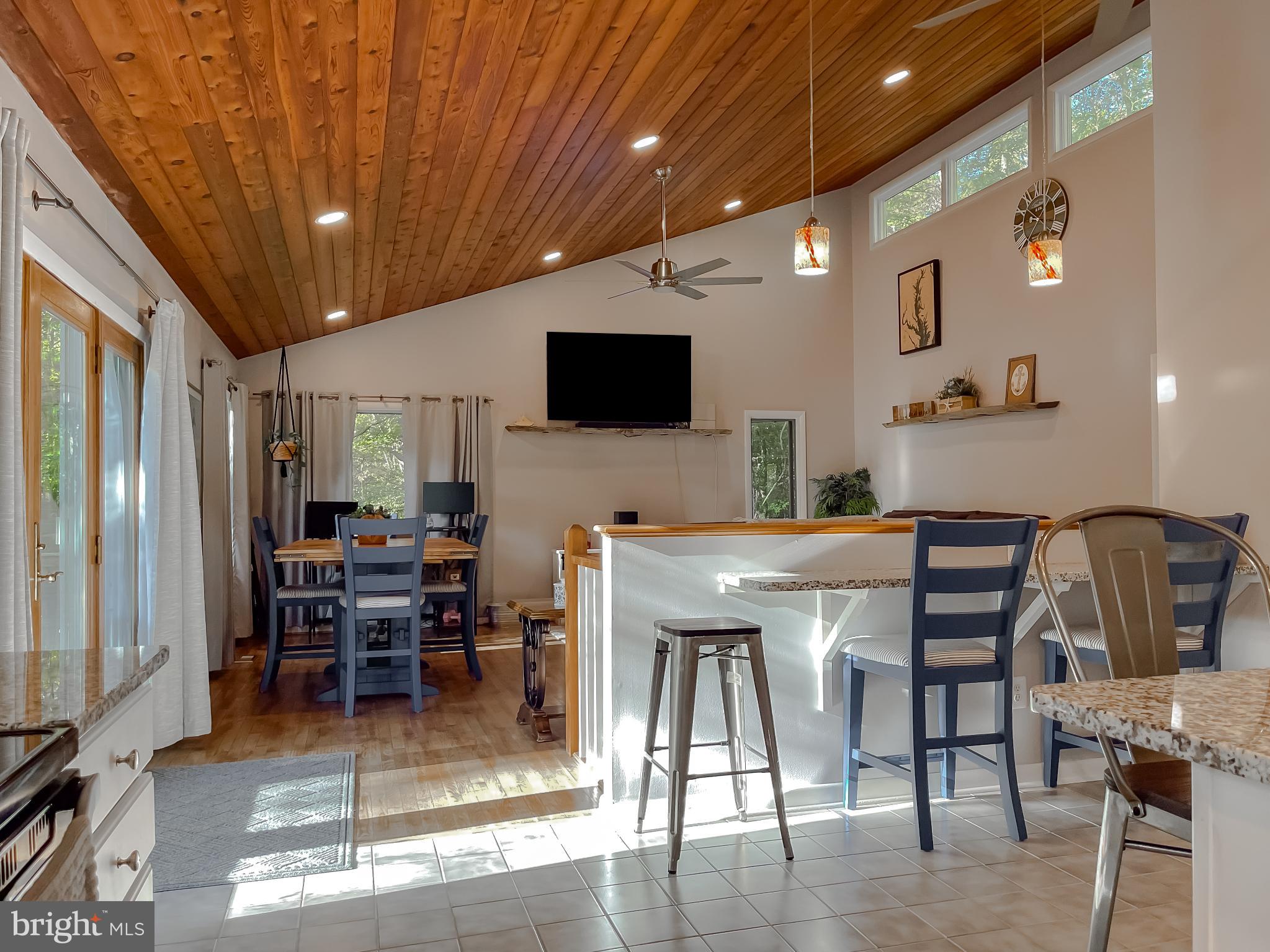 COVE LAKE - Residential