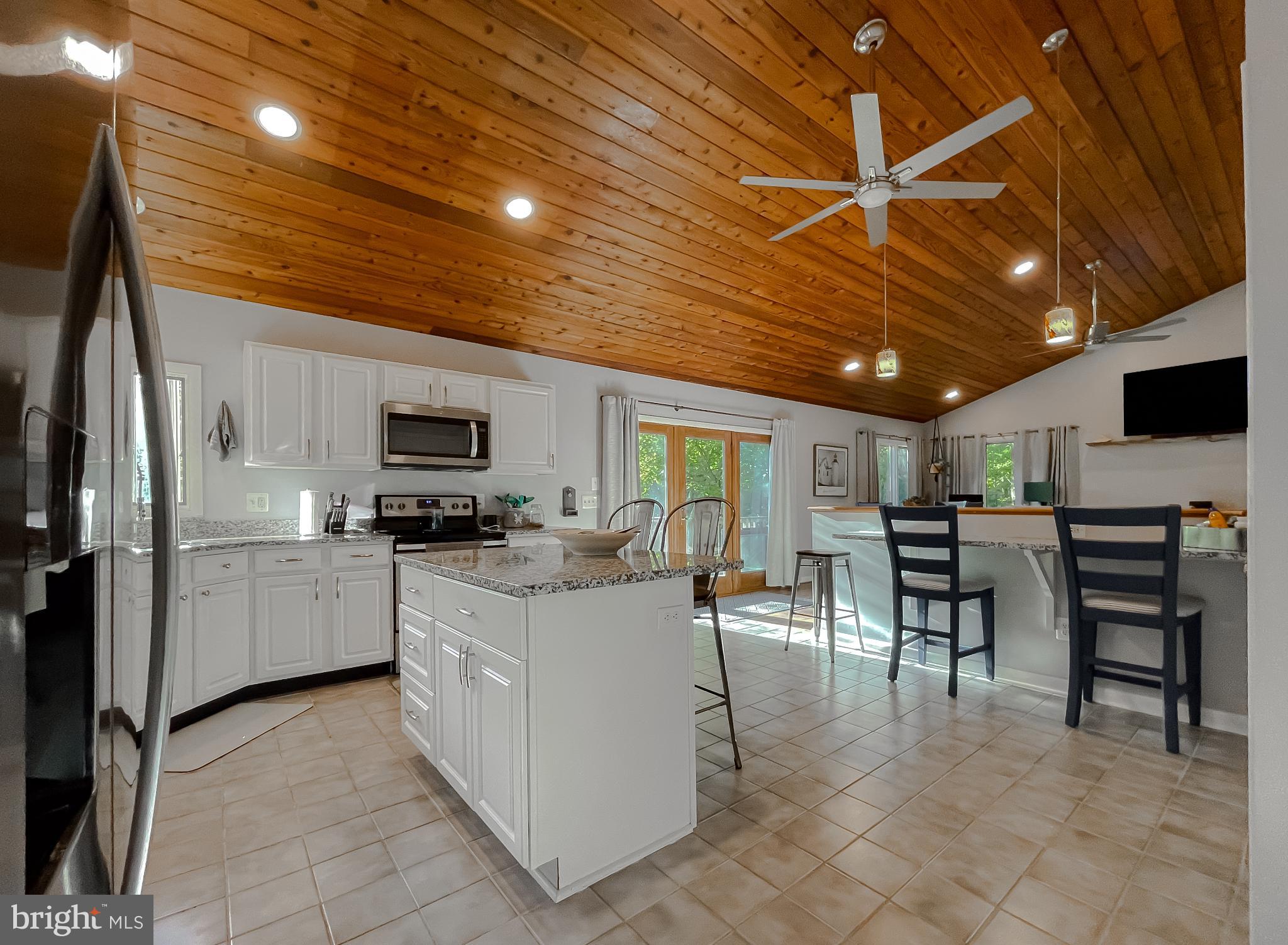 COVE LAKE - Residential