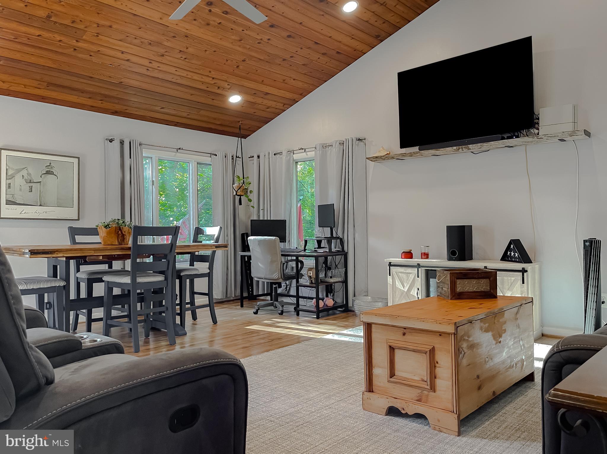 COVE LAKE - Residential