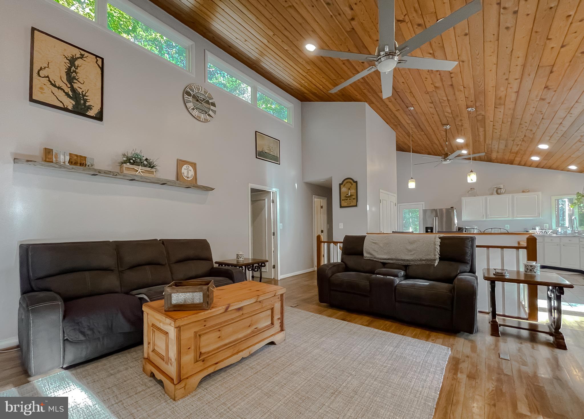 COVE LAKE - Residential