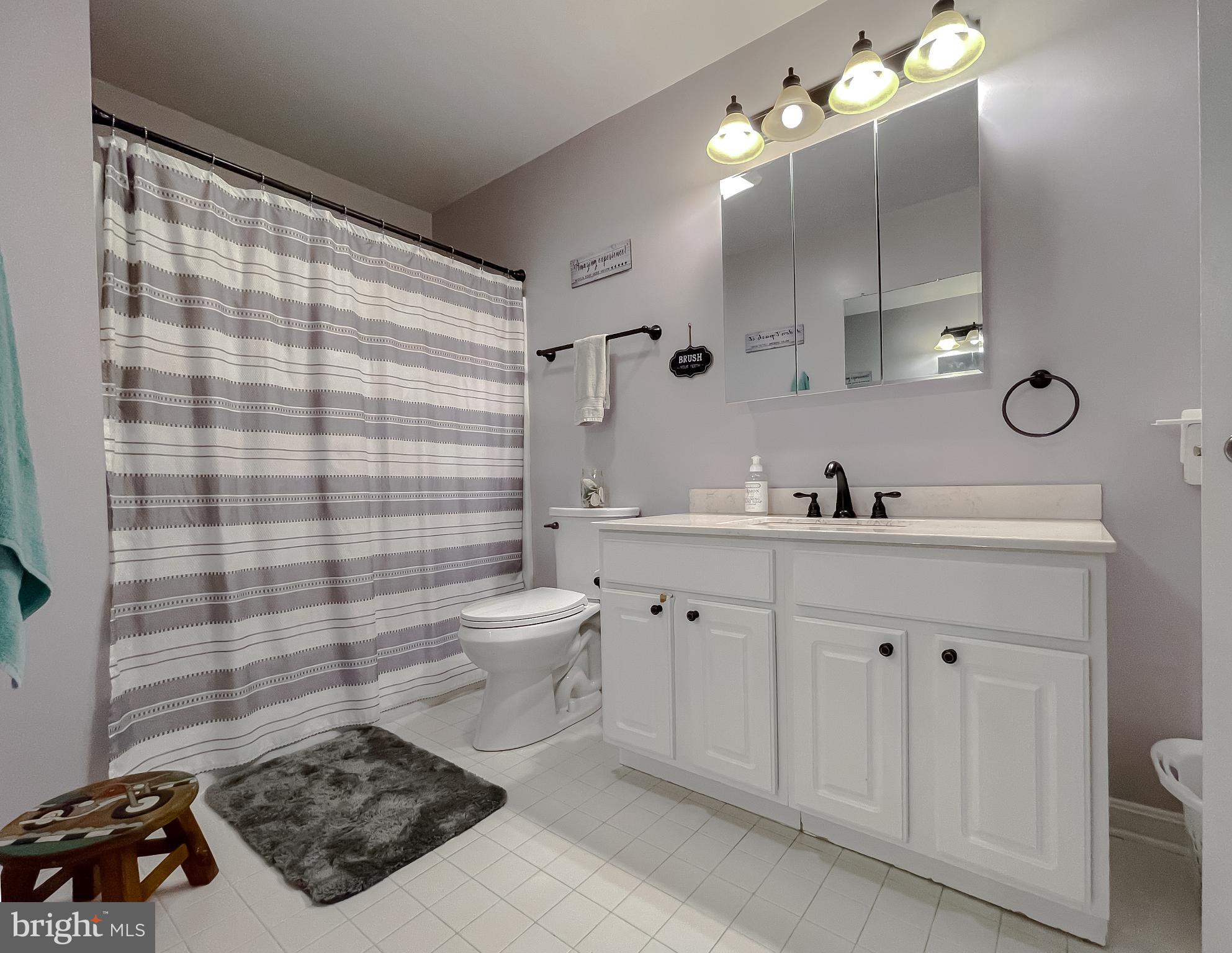 COVE LAKE - Residential