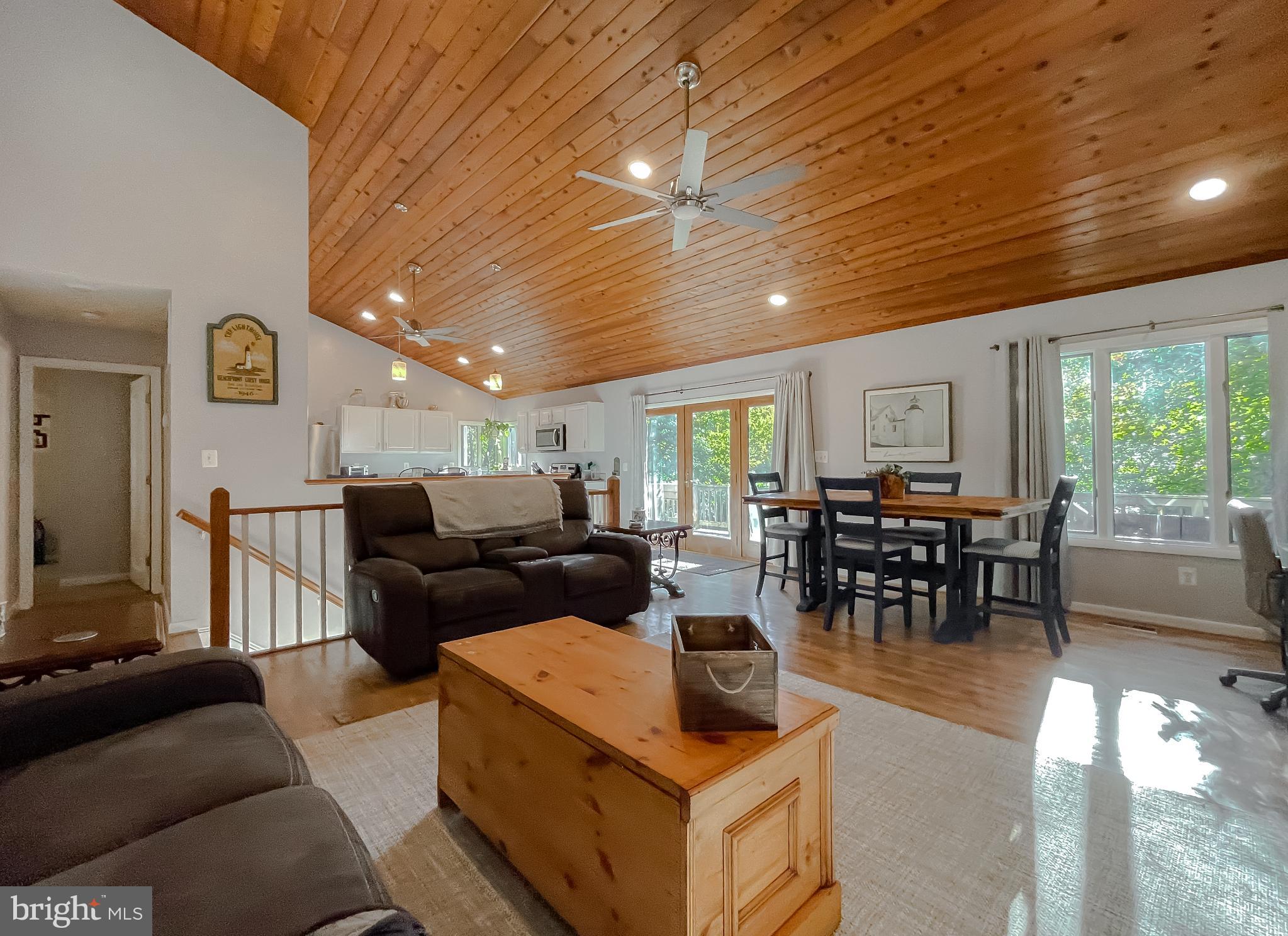 COVE LAKE - Residential