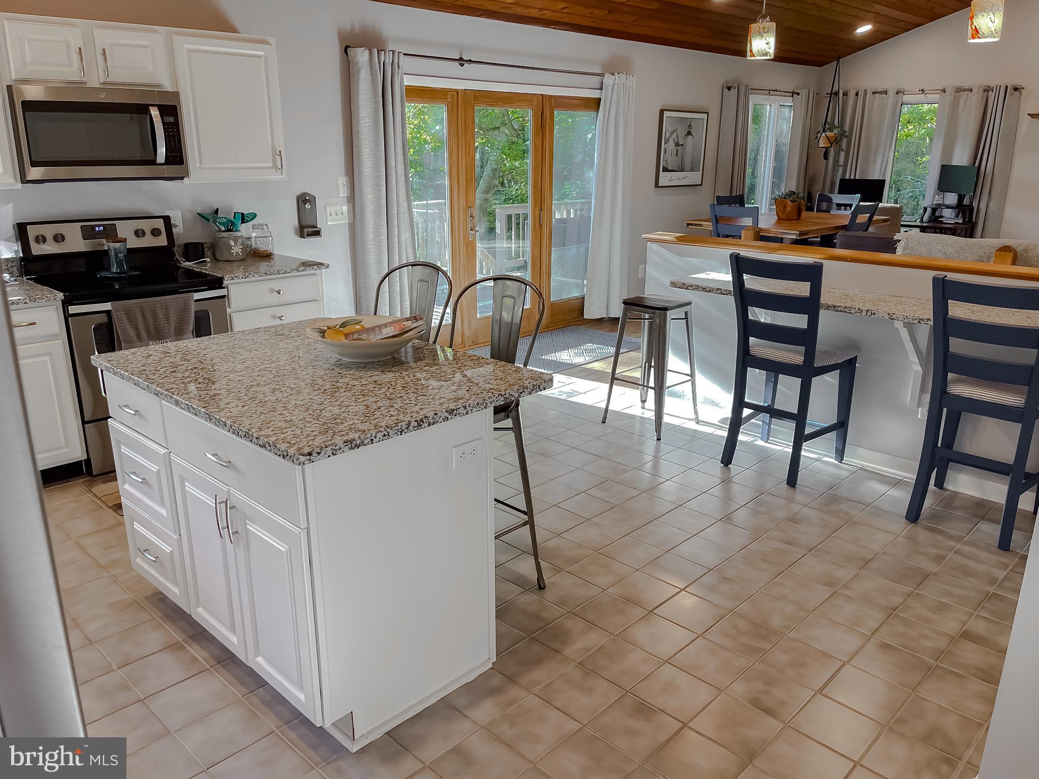 COVE LAKE - Residential