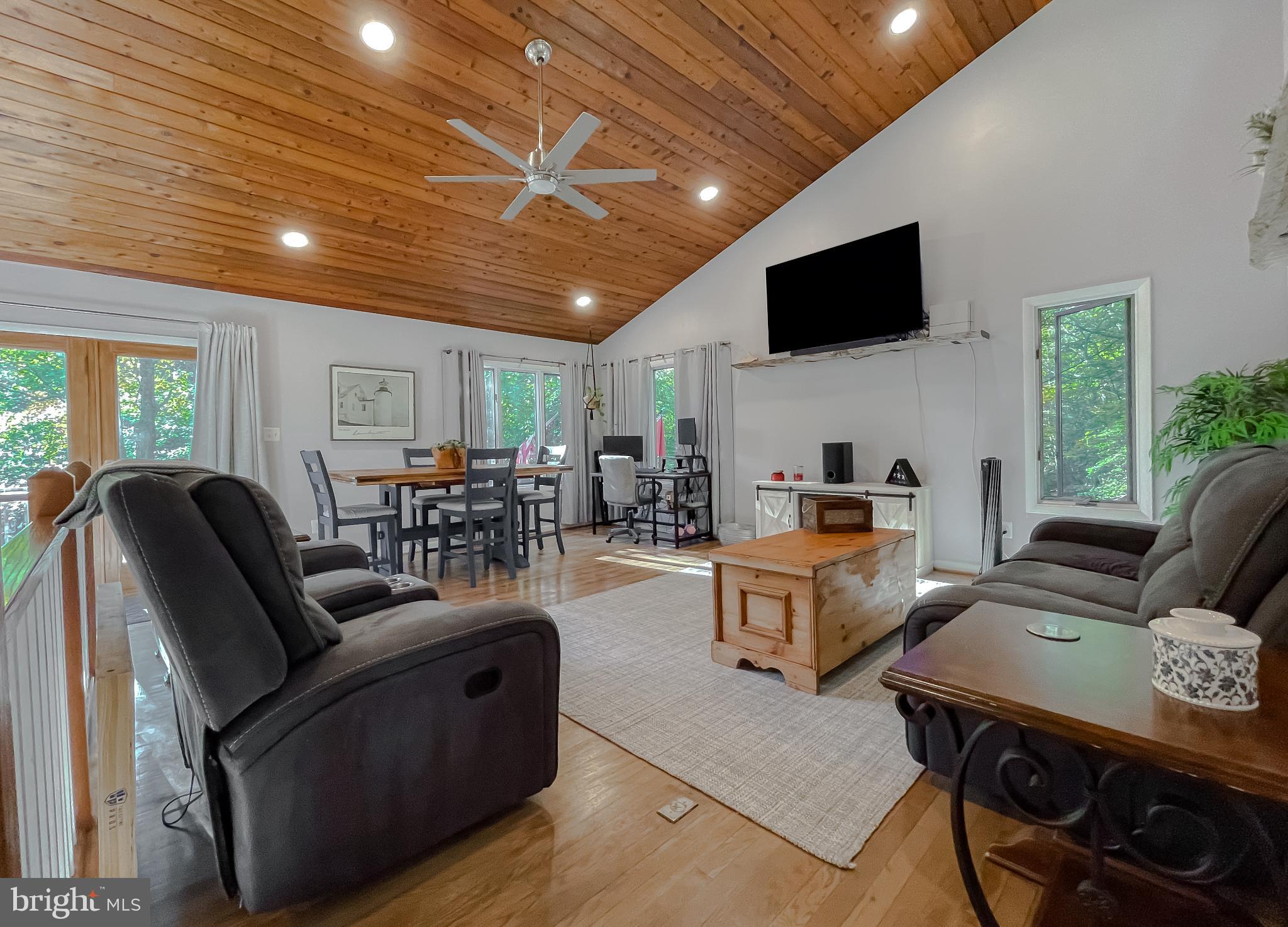 COVE LAKE - Residential