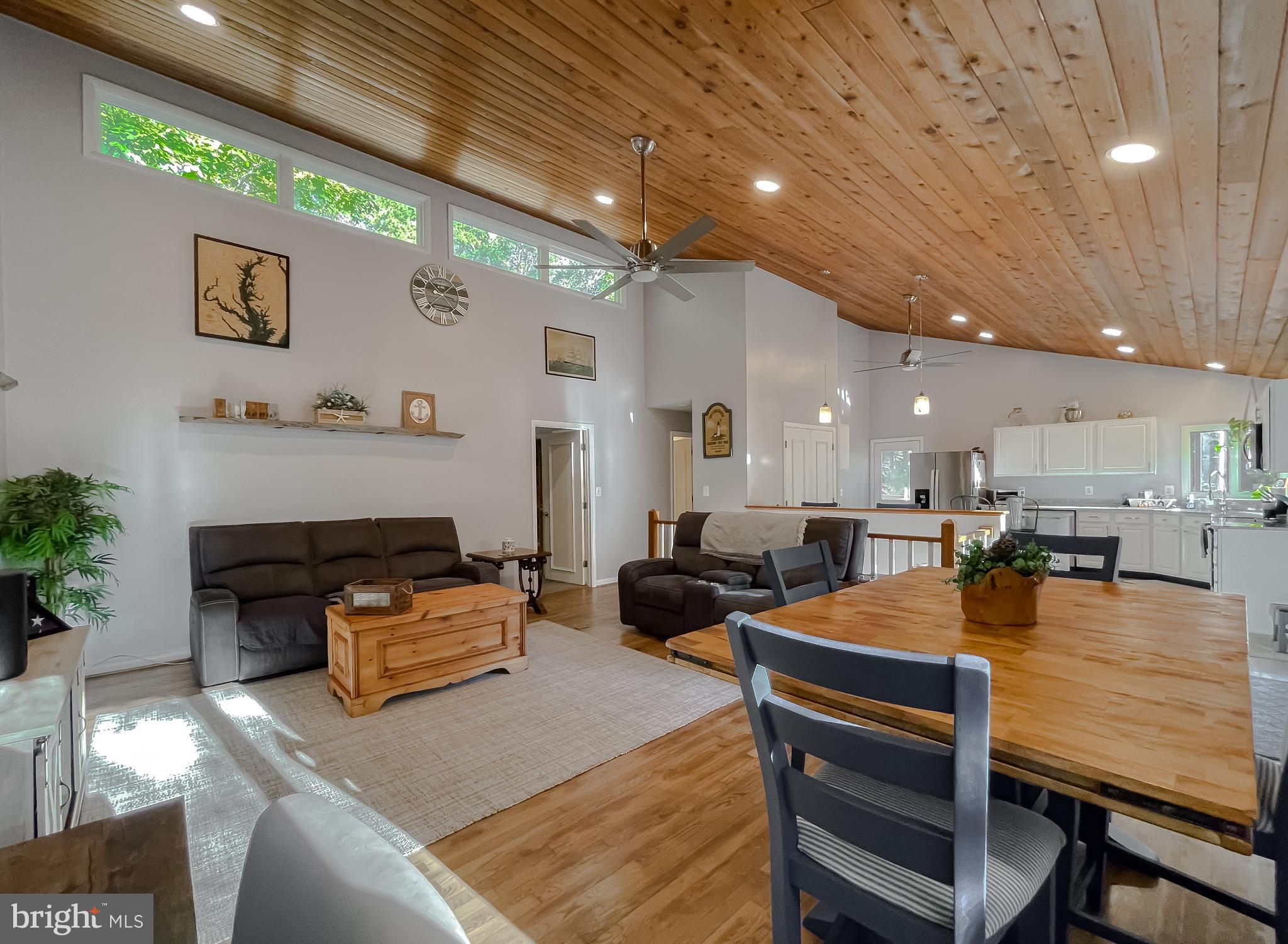 COVE LAKE - Residential