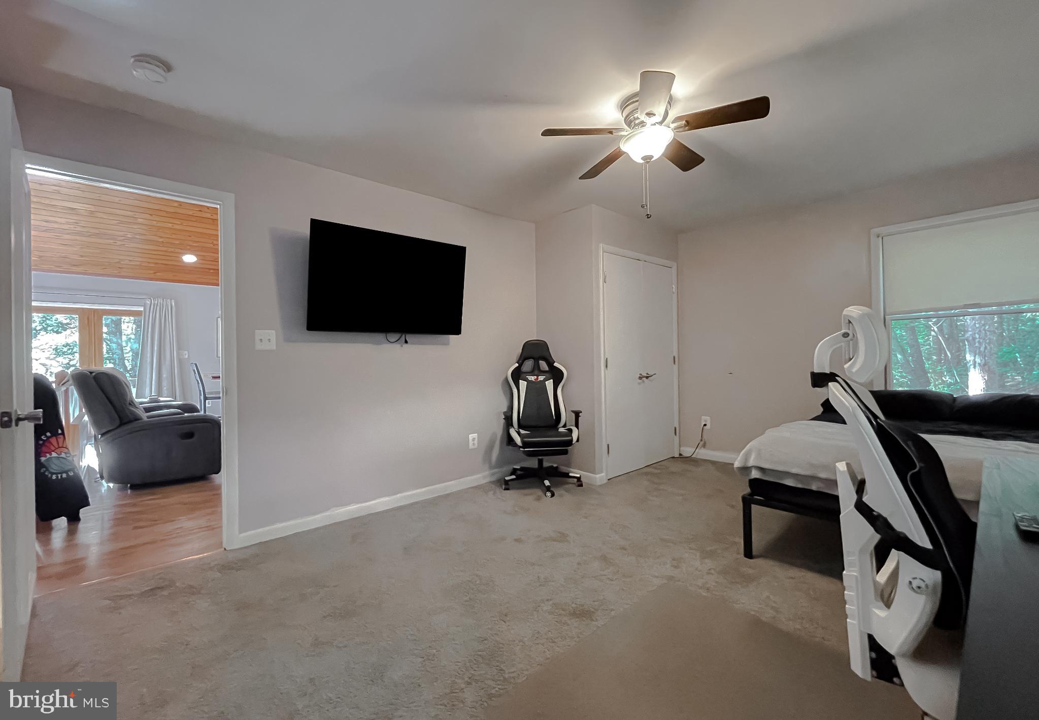 COVE LAKE - Residential