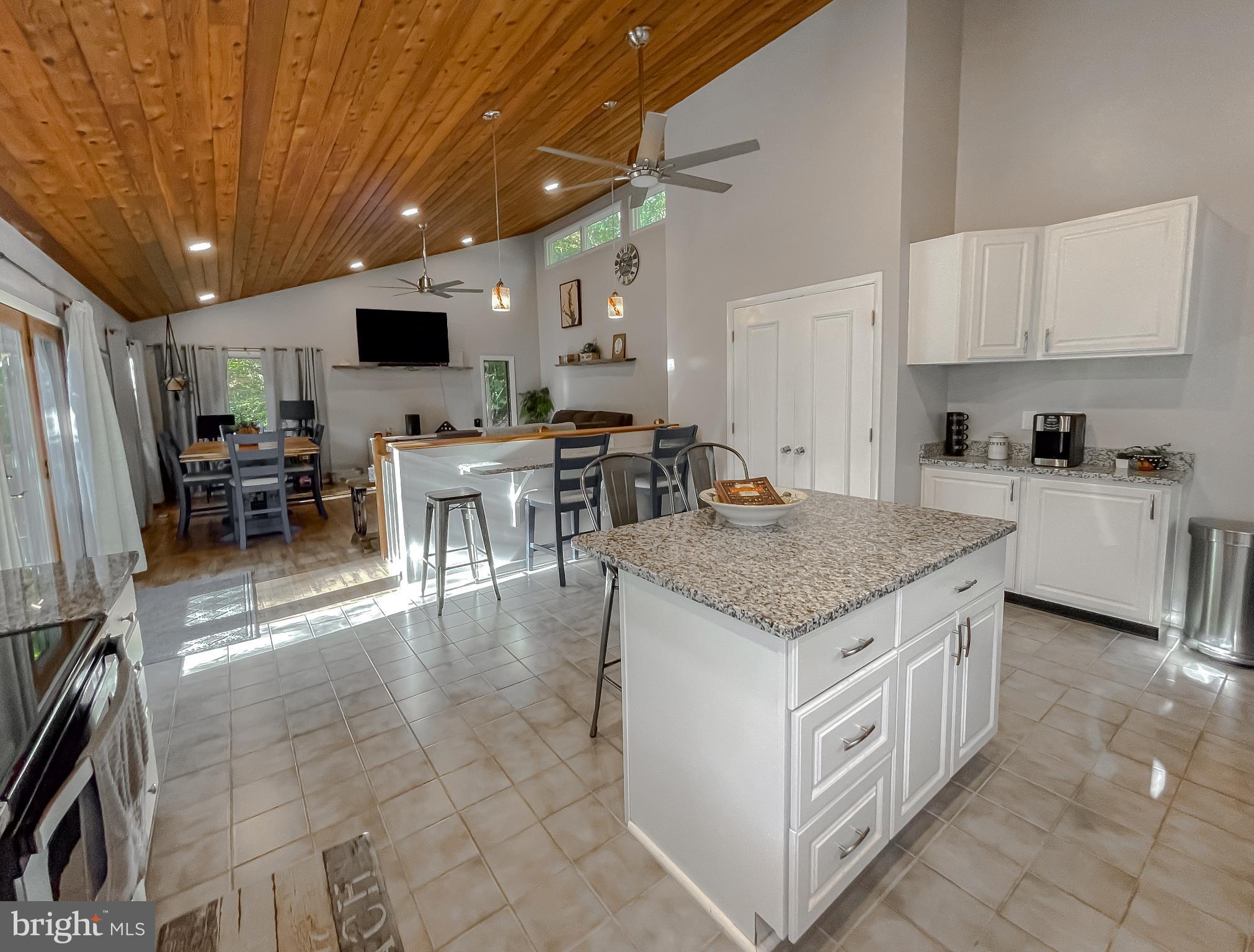 COVE LAKE - Residential