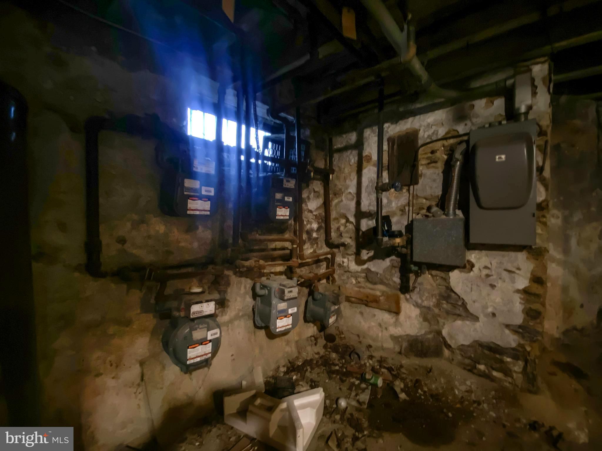 GERMANTOWN (WEST) - Commercial Sale