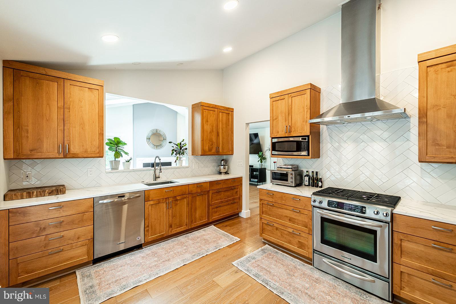 7913 DOUBLE CREEK COURT
