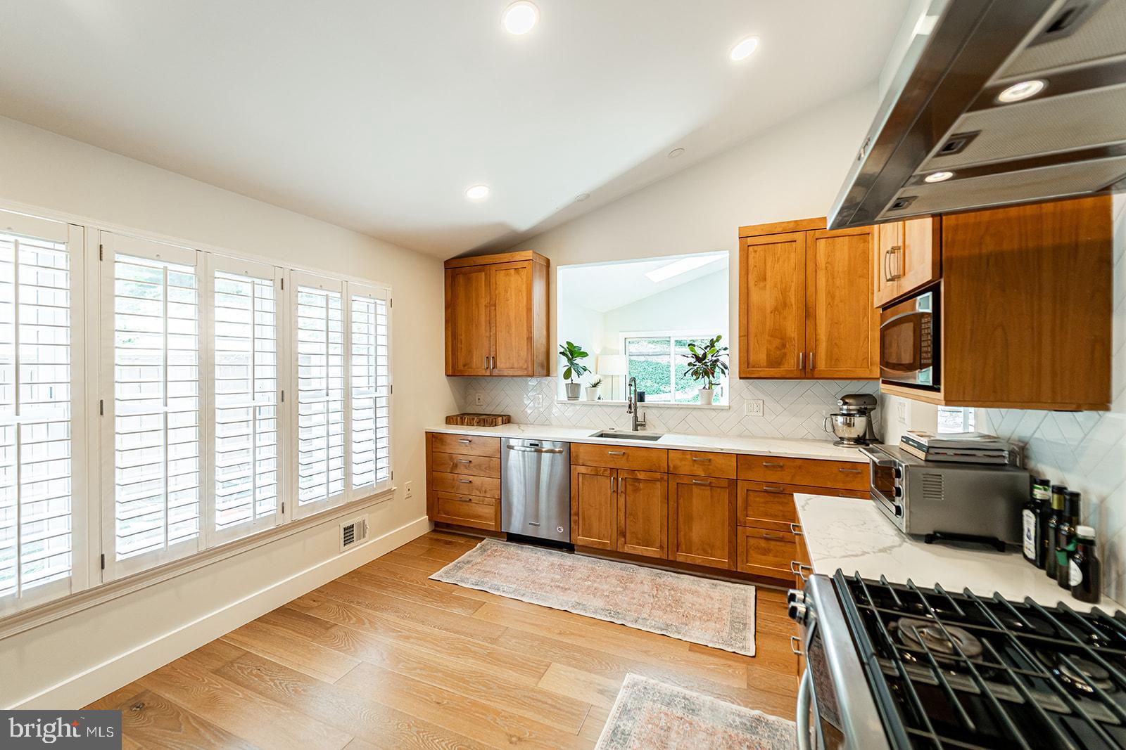 7913 DOUBLE CREEK COURT
