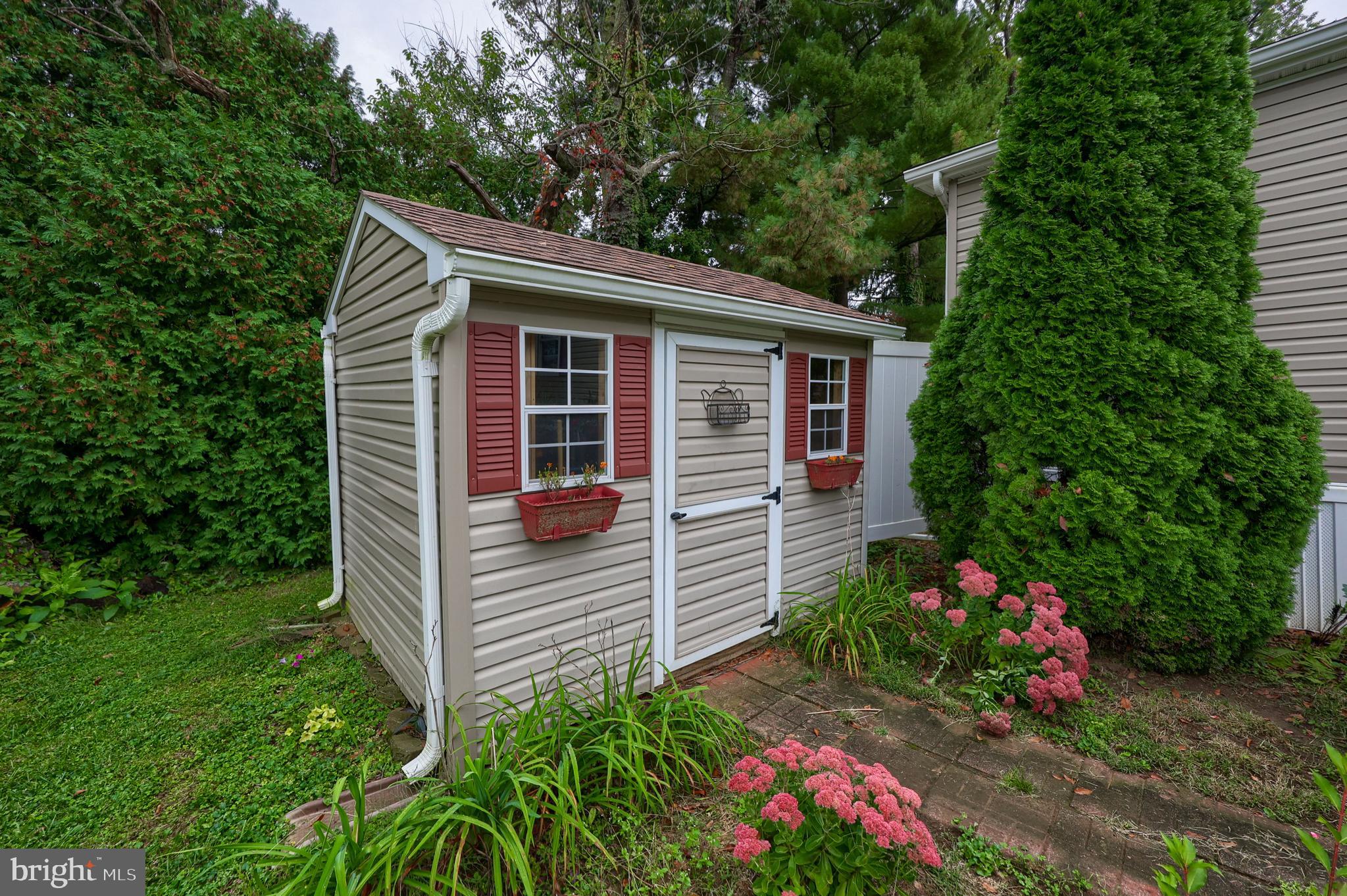 NORTH RIDGE ACRES - Residential