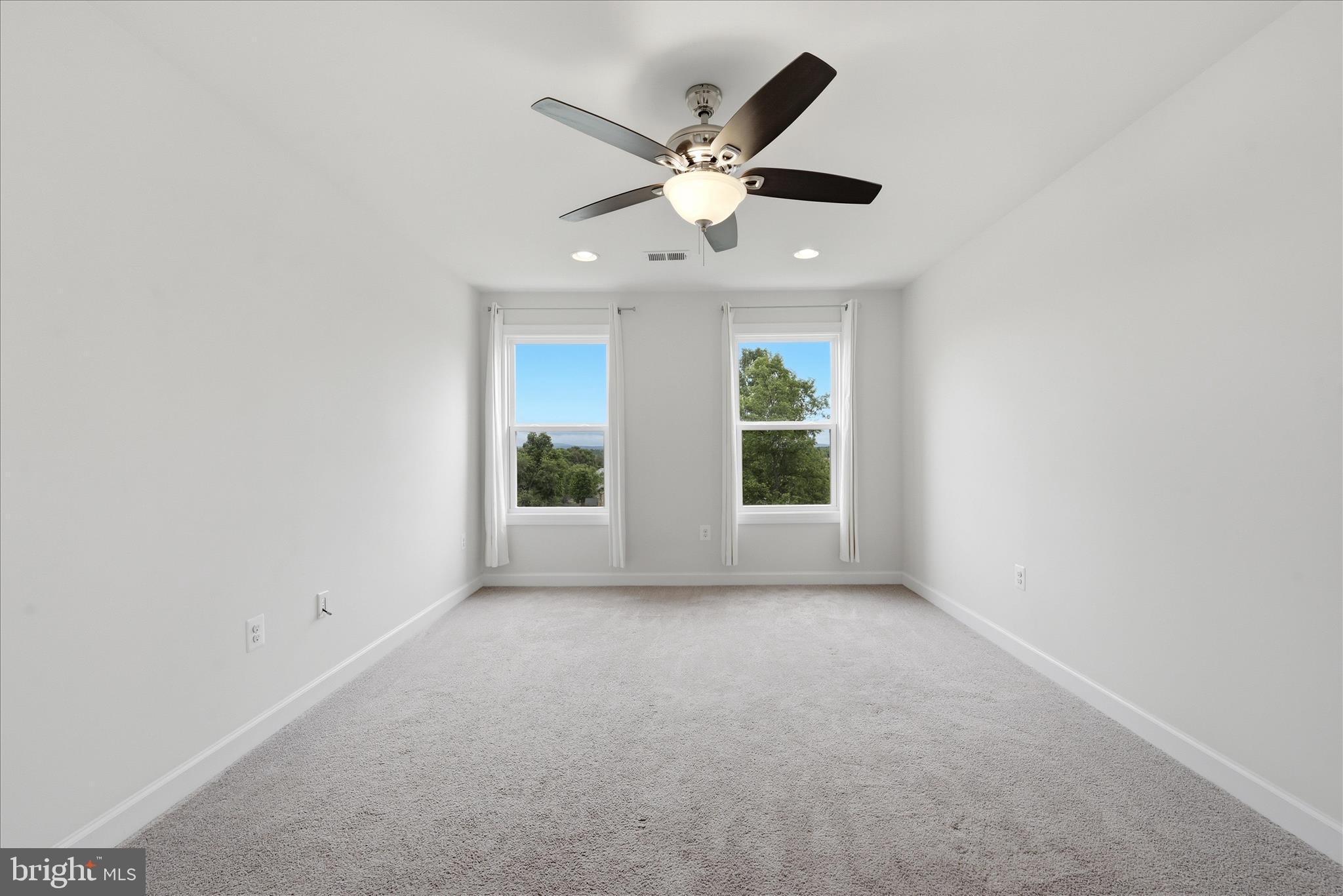 LAKE HOLIDAY ESTATES - Residential