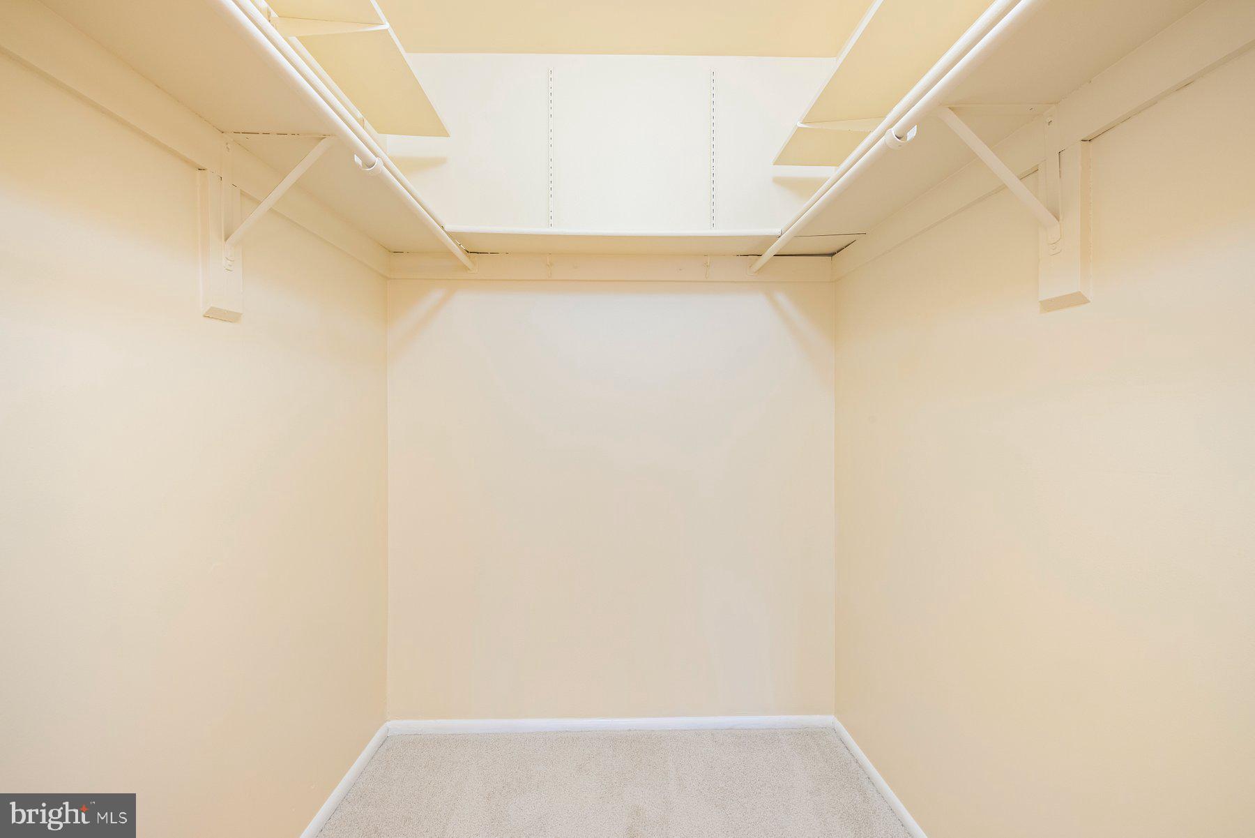 HYDE PARK - Residential