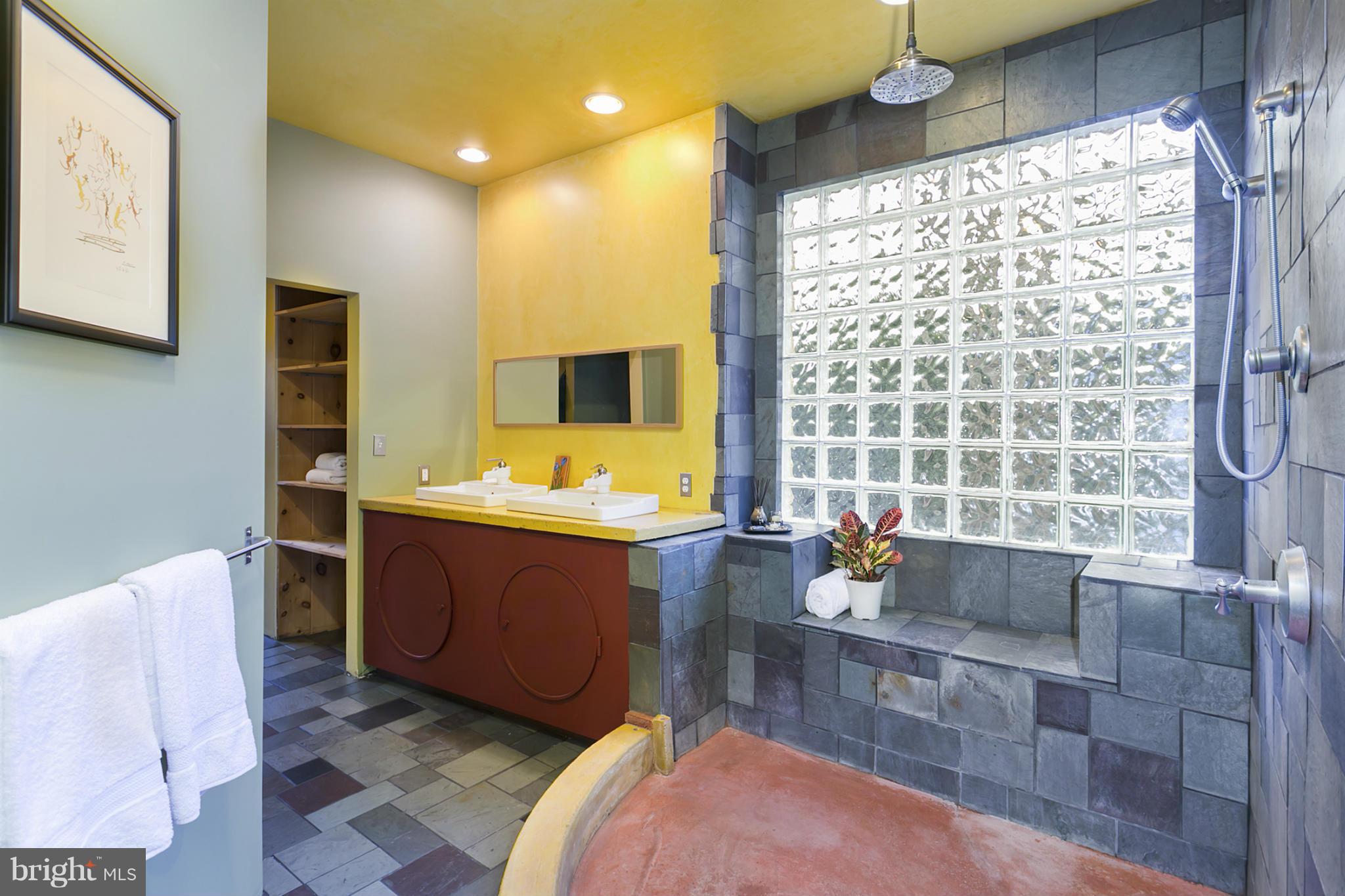 CLOVERLEA - Residential