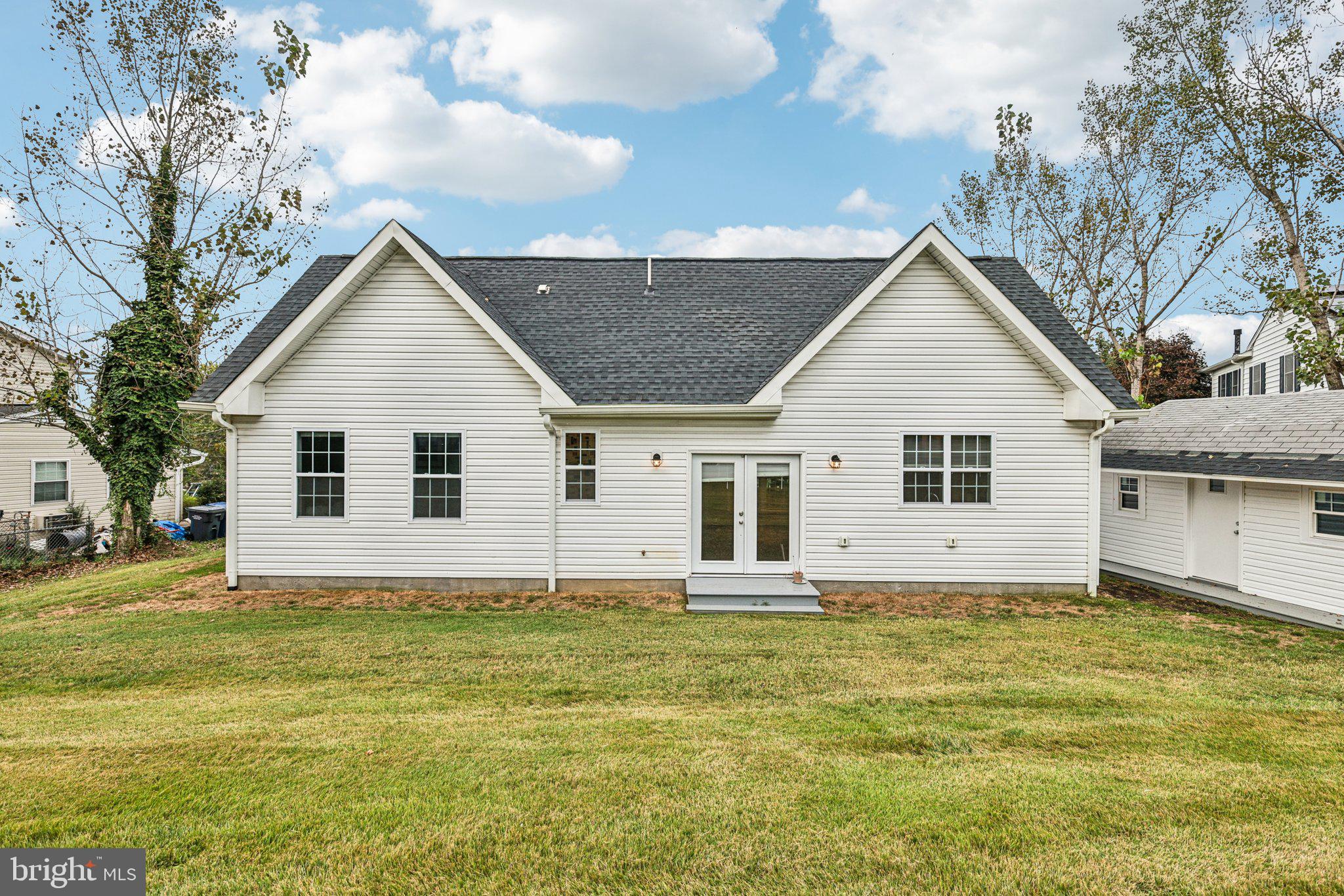 5814 LARPIN LANE