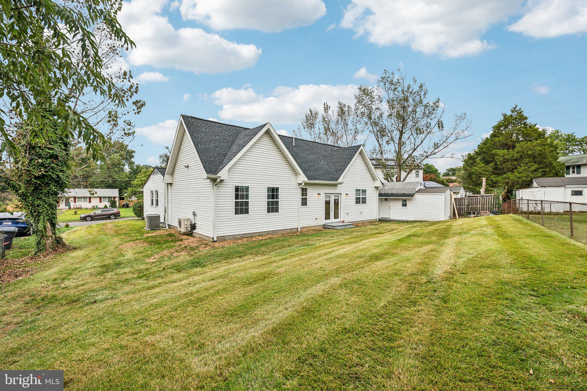 5814 LARPIN LANE