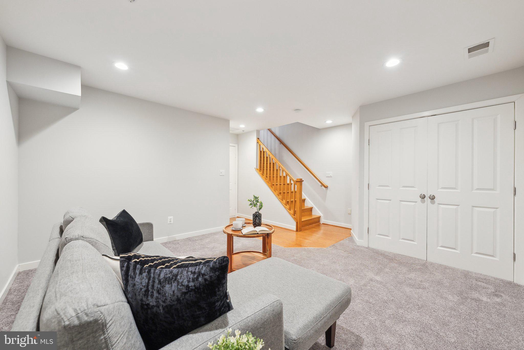 CLARENDON PARK - Residential