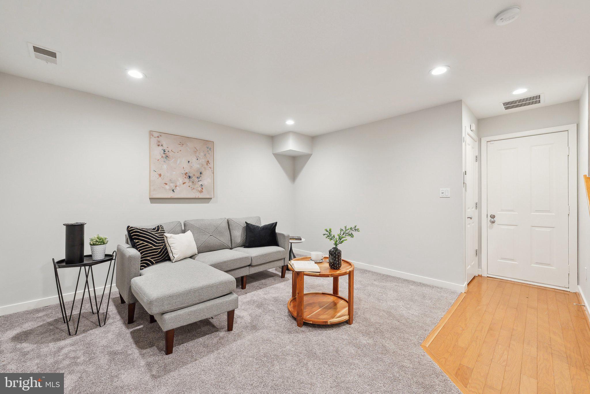 CLARENDON PARK - Residential