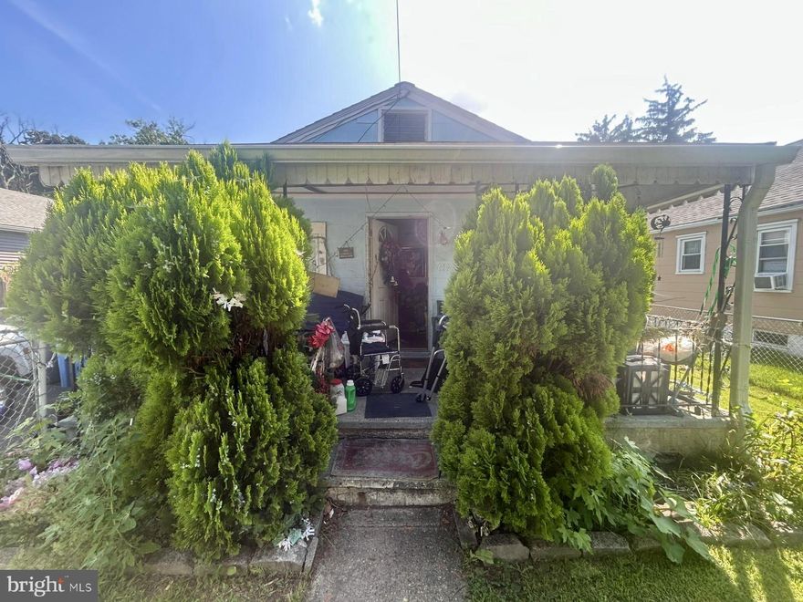 Calling All Investors! Croydon Rancher, priced to sell fast and offers unbeatable value as a great value add
opportunity for an Investor or handy Buyer. This home features 2 bedrooms, 1 bathroom, detached shed,
unfinished basement is just minutes from the Croydon Train Station and within walking distance to several
convenience stores. CASH Deals Deals Only. Property is being sold "As-Is" and will not be emptied prior to
closing. Don't miss this opportunity to find a gem at a great deal! DO NOT DISTURB OCCUPANT.