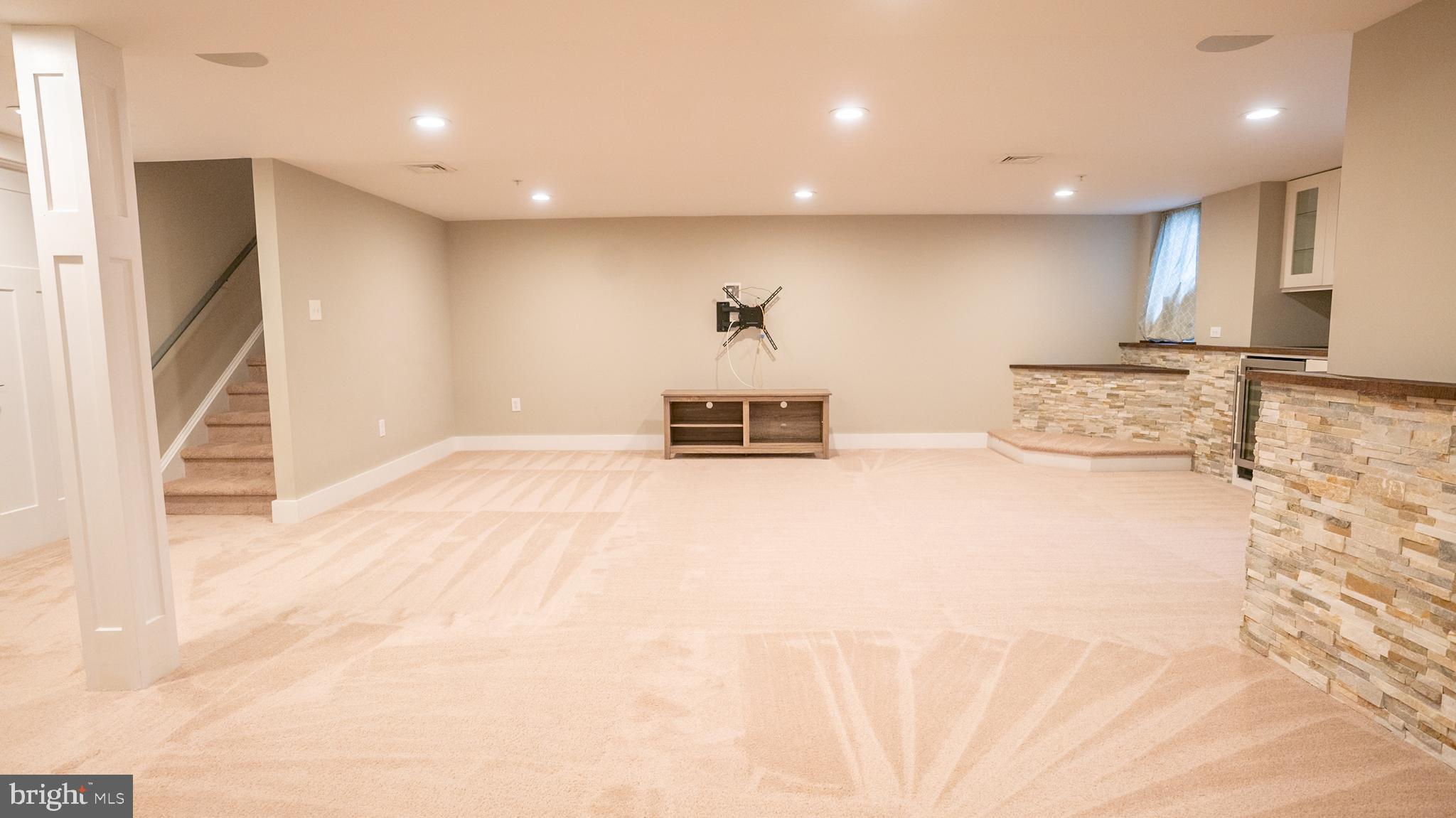 HILLCREST GLEN - Residential Lease