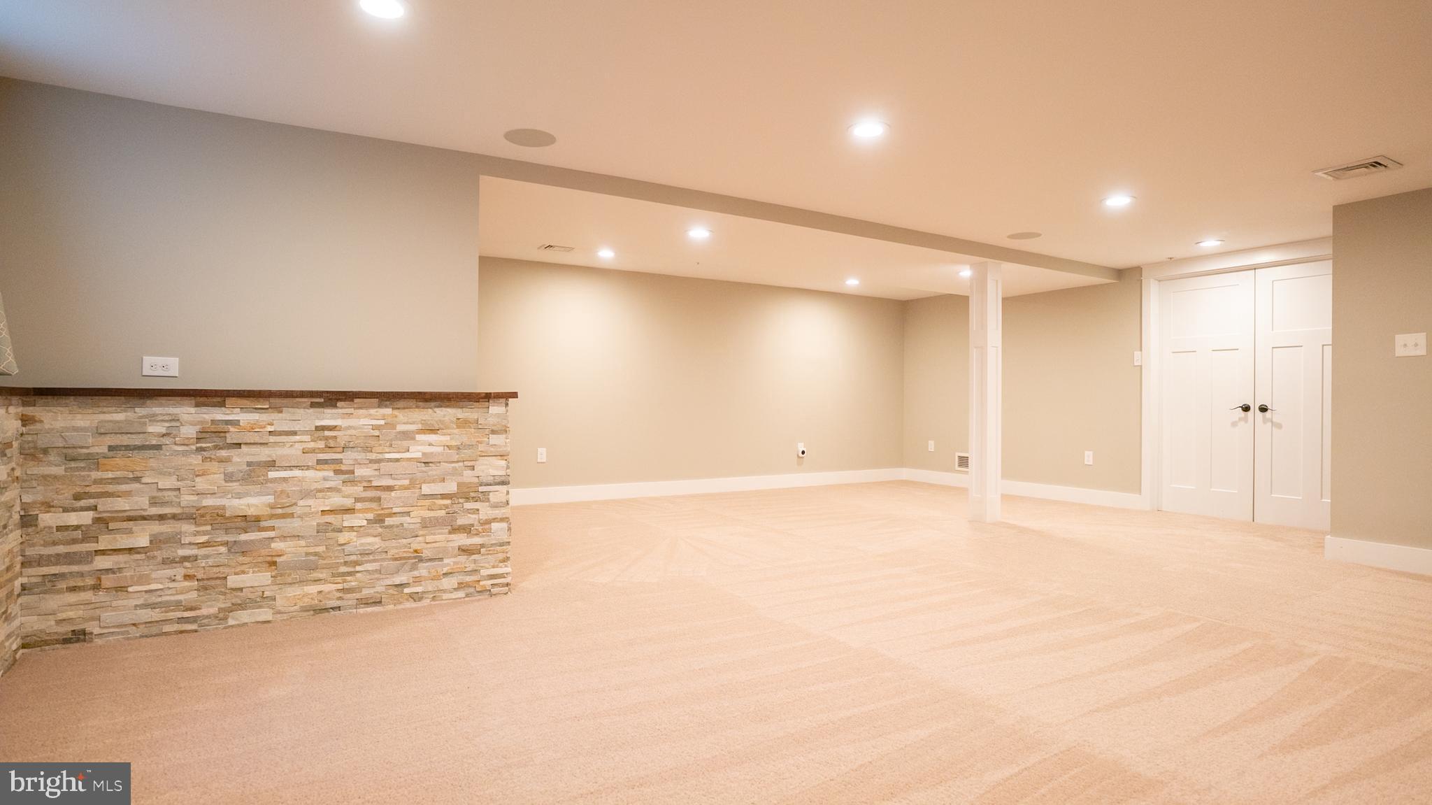 HILLCREST GLEN - Residential Lease