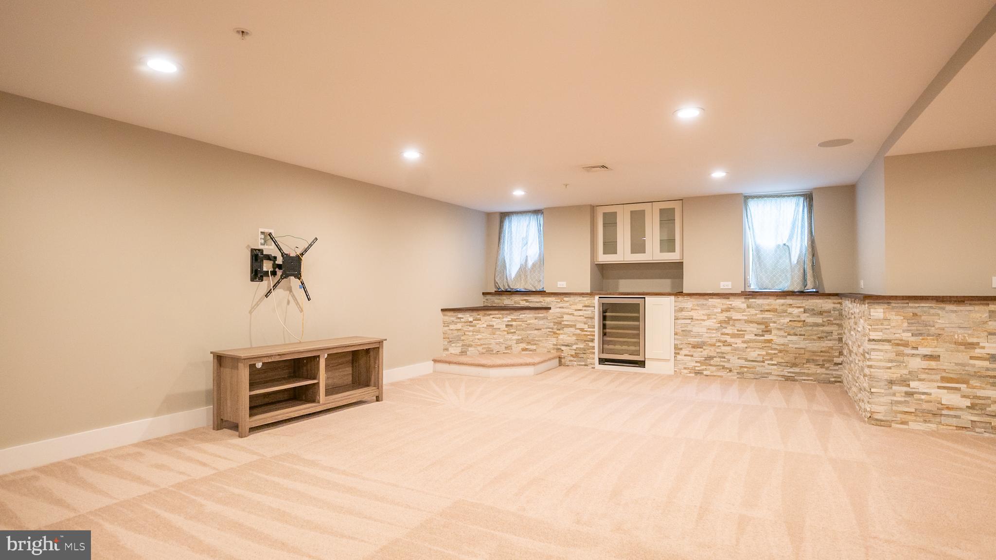 HILLCREST GLEN - Residential Lease