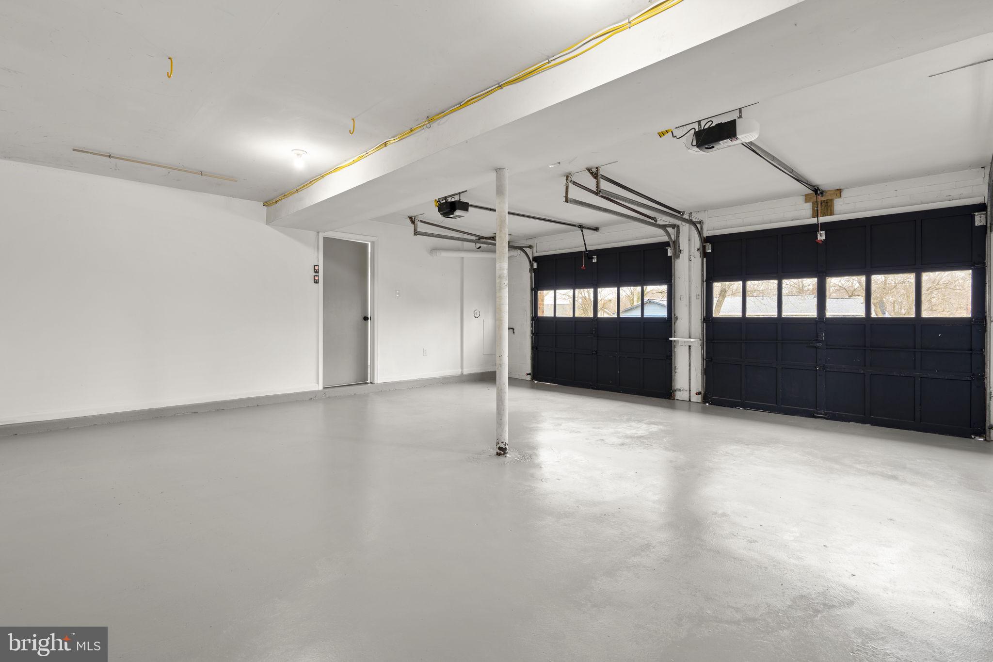 DANIA HILLS - Residential