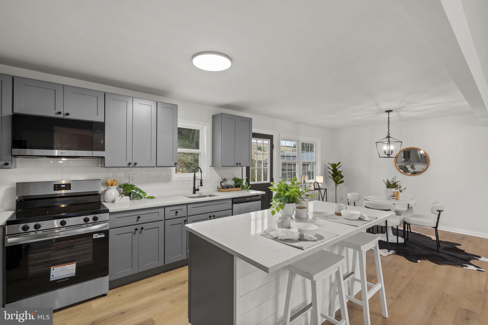 DANIA HILLS - Residential