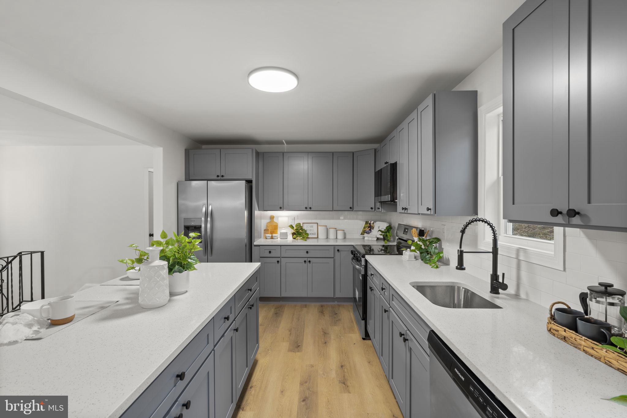 DANIA HILLS - Residential